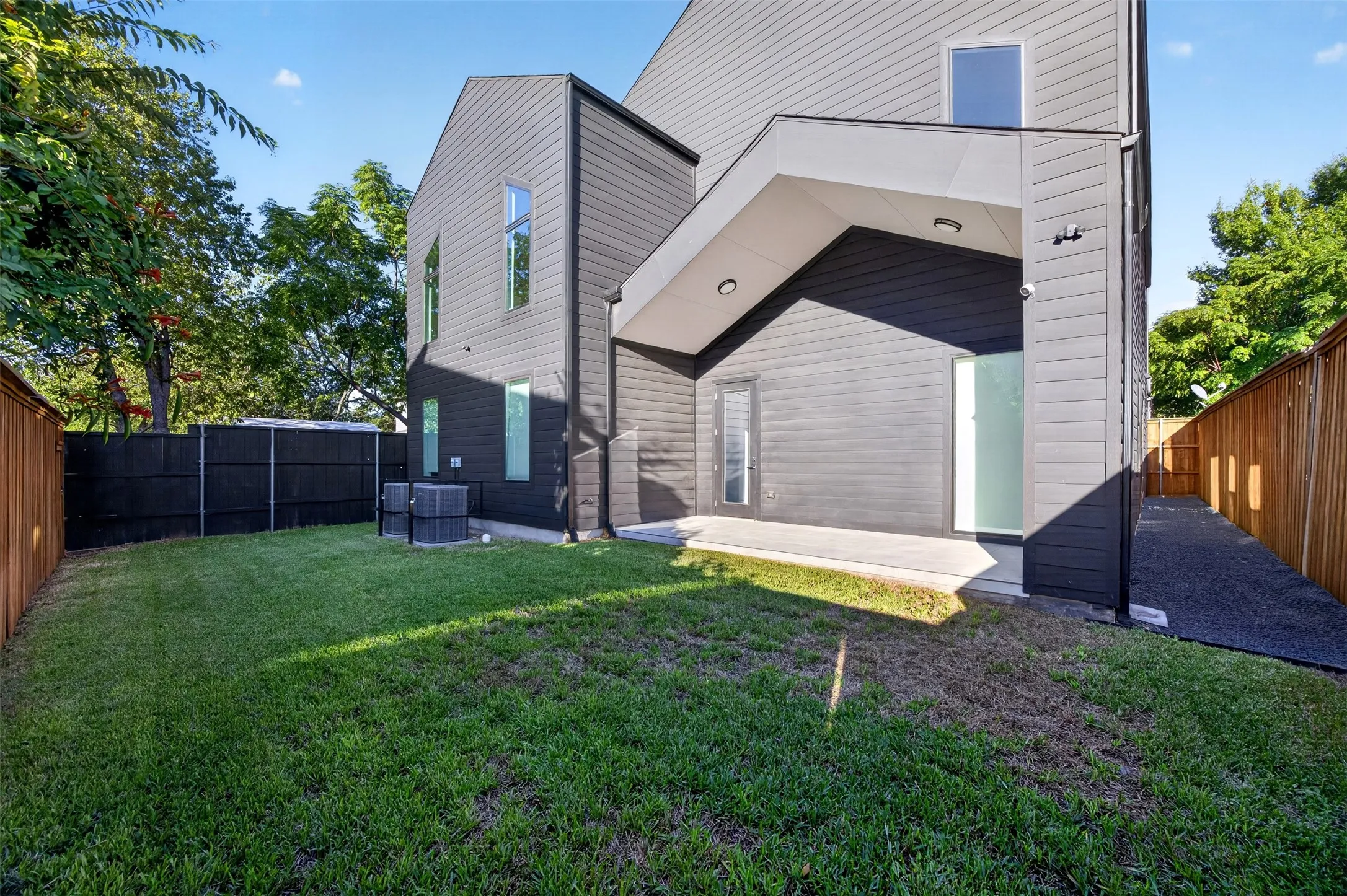 Single Family Residence For Sale in Dallas County , 6829 Prosper Street, Dallas, Texas 75209, 4 Bedroom, 4 Bathroom, 2 Garage spaces, 3,245 Sqft, built in 2024, mls#21399650, Real Estate Agent in Dallas, Homes For Sale in Dallas county, Homes For Sale in Dallas, Realtor in Dallas Texas, Real Estate Brokerage Independent Realty Texas, Luminita Cordes Realtor
