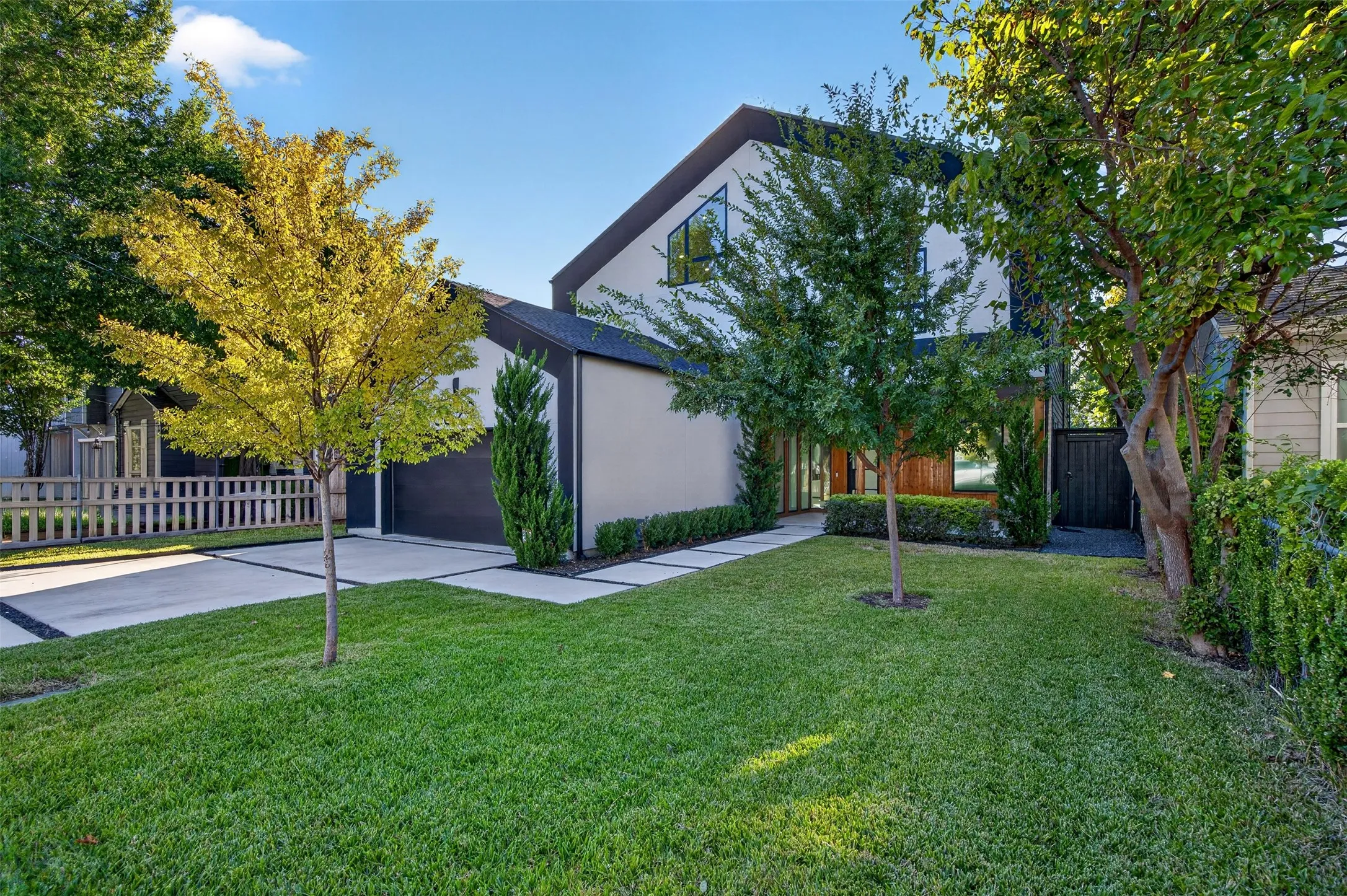 Single Family Residence For Sale in Dallas County , 6829 Prosper Street, Dallas, Texas 75209, 4 Bedroom, 4 Bathroom, 2 Garage spaces, 3,245 Sqft, built in 2024, mls#21399650, Real Estate Agent in Dallas, Homes For Sale in Dallas county, Homes For Sale in Dallas, Realtor in Dallas Texas, Real Estate Brokerage Independent Realty Texas, Luminita Cordes Realtor