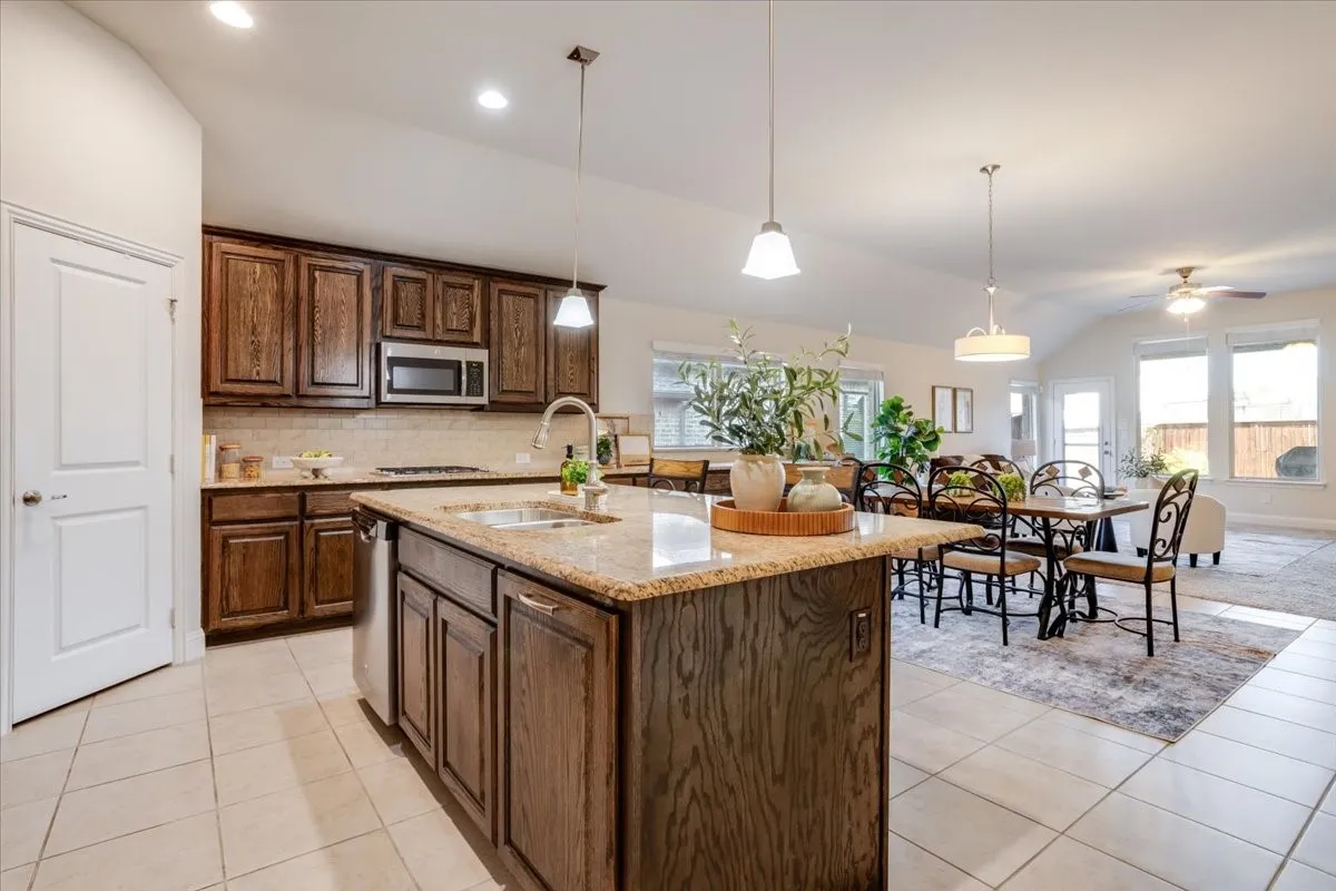 Single Family Residence For Sale in Collin County , 509 Allbright Road, Celina, Texas 75009, 3 Bedroom, 2 Bathroom, 2 Garage spaces, 2,195 Sqft, built in 2016, mls#21405162, Real Estate Agent in Celina, Homes For Sale in Collin county, Homes For Sale in Celina, Realtor in Celina Texas, Real Estate Brokerage Independent Realty Texas, Luminita Cordes Realtor