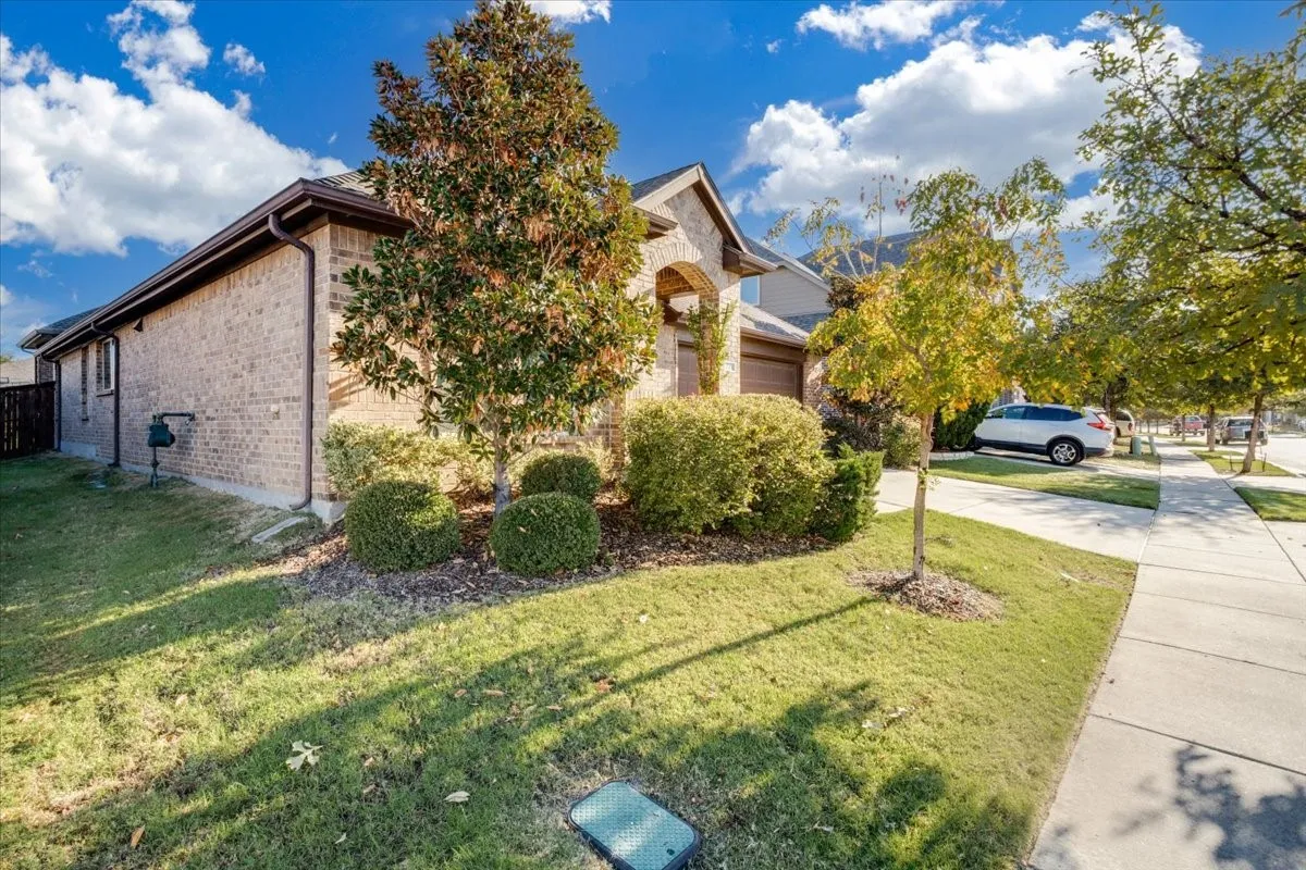 Single Family Residence For Sale in Collin County , 509 Allbright Road, Celina, Texas 75009, 3 Bedroom, 2 Bathroom, 2 Garage spaces, 2,195 Sqft, built in 2016, mls#21405162, Real Estate Agent in Celina, Homes For Sale in Collin county, Homes For Sale in Celina, Realtor in Celina Texas, Real Estate Brokerage Independent Realty Texas, Luminita Cordes Realtor