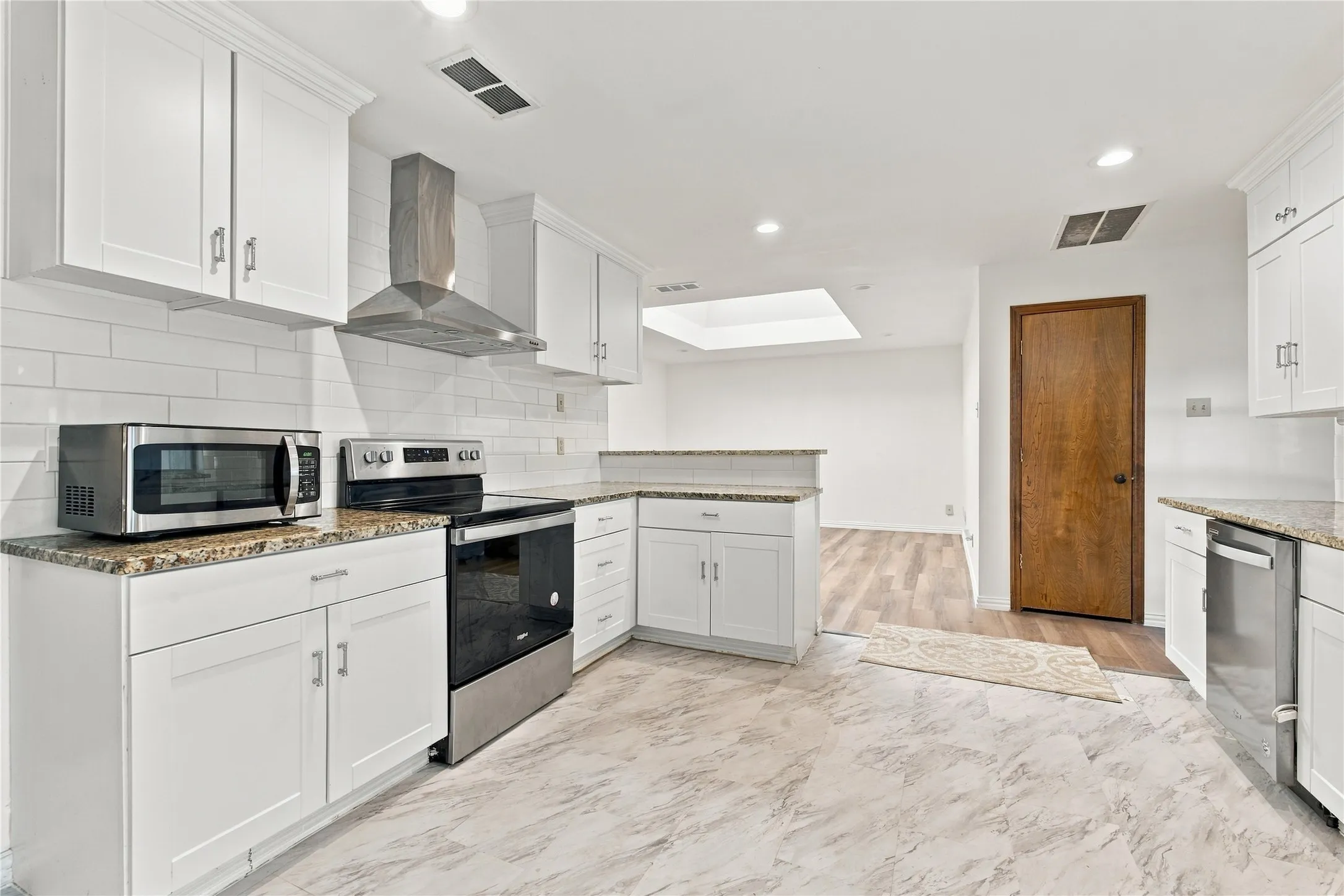 Single Family Residence For Rent in Dallas County , 702 Mount Vernon Drive, Richardson, Texas 75081, 3 Bedroom, 2 Bathroom, 2 Garage spaces, 2,050 Sqft, built in 1980, mls#21406792, Real Estate Agent in Richardson, Homes For Rent in Dallas county, Homes For Rent in Richardson, Realtor in Richardson Texas, Real Estate Brokerage Independent Realty Texas, Luminita Cordes Realtor