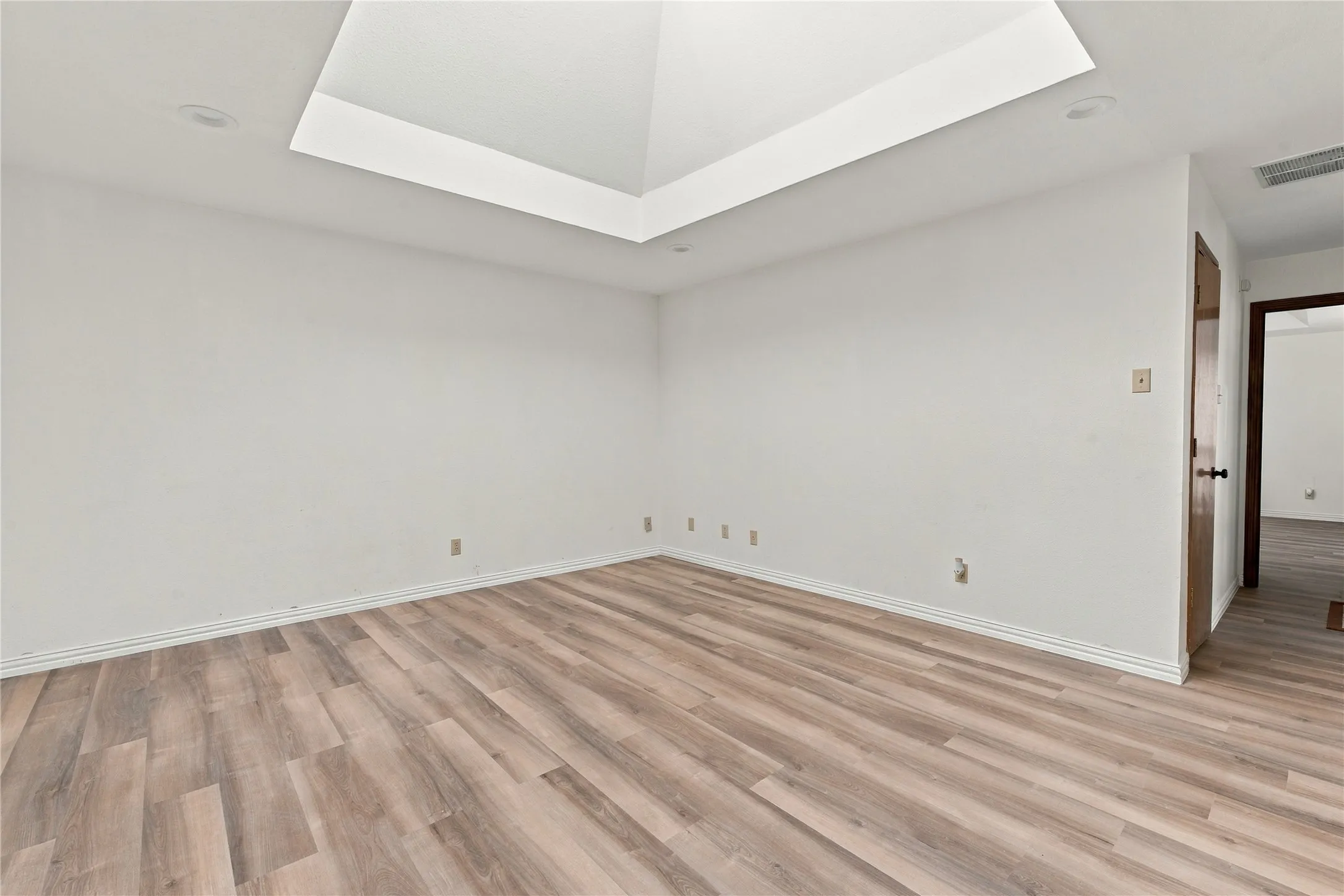 Single Family Residence For Rent in Dallas County , 702 Mount Vernon Drive, Richardson, Texas 75081, 3 Bedroom, 2 Bathroom, 2 Garage spaces, 2,050 Sqft, built in 1980, mls#21406792, Real Estate Agent in Richardson, Homes For Rent in Dallas county, Homes For Rent in Richardson, Realtor in Richardson Texas, Real Estate Brokerage Independent Realty Texas, Luminita Cordes Realtor
