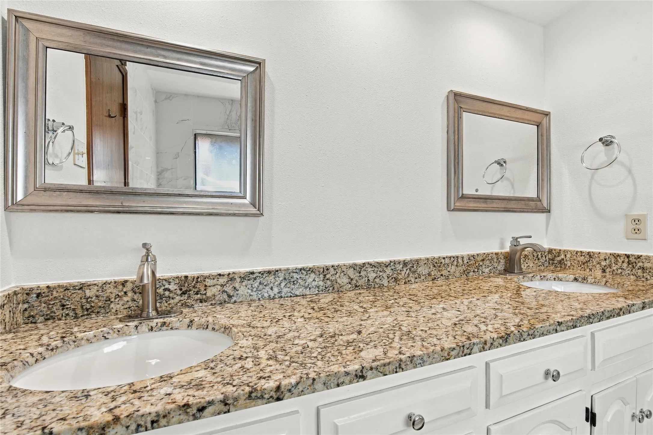 Single Family Residence For Rent in Dallas County , 702 Mount Vernon Drive, Richardson, Texas 75081, 3 Bedroom, 2 Bathroom, 2 Garage spaces, 2,050 Sqft, built in 1980, mls#21406792, Real Estate Agent in Richardson, Homes For Rent in Dallas county, Homes For Rent in Richardson, Realtor in Richardson Texas, Real Estate Brokerage Independent Realty Texas, Luminita Cordes Realtor