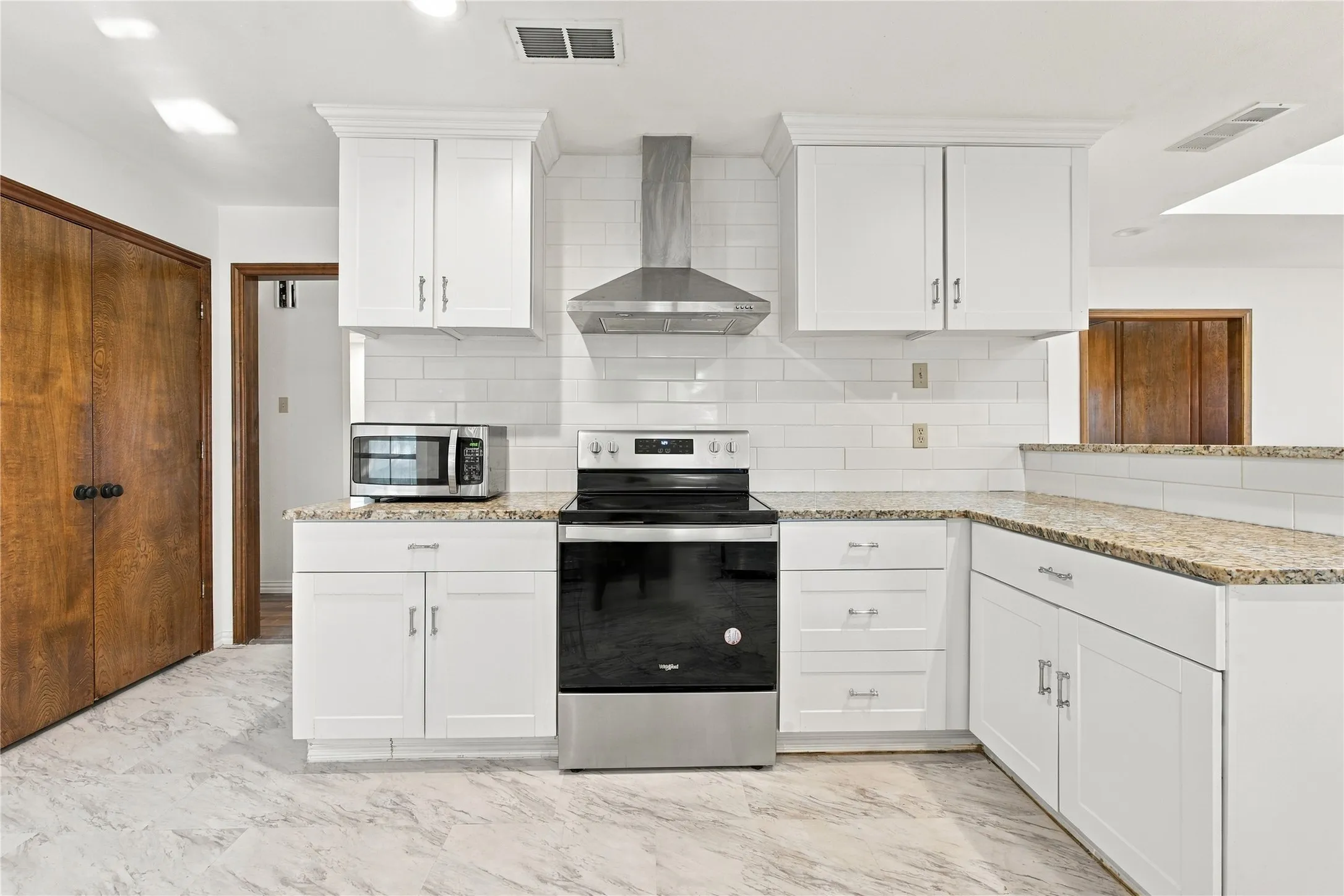 Single Family Residence For Rent in Dallas County , 702 Mount Vernon Drive, Richardson, Texas 75081, 3 Bedroom, 2 Bathroom, 2 Garage spaces, 2,050 Sqft, built in 1980, mls#21406792, Real Estate Agent in Richardson, Homes For Rent in Dallas county, Homes For Rent in Richardson, Realtor in Richardson Texas, Real Estate Brokerage Independent Realty Texas, Luminita Cordes Realtor