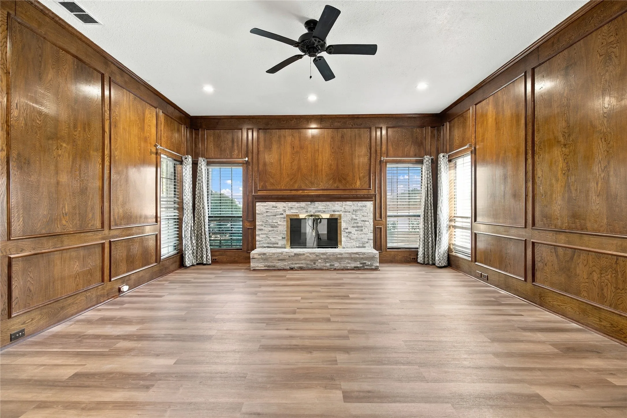 Single Family Residence For Rent in Dallas County , 702 Mount Vernon Drive, Richardson, Texas 75081, 3 Bedroom, 2 Bathroom, 2 Garage spaces, 2,050 Sqft, built in 1980, mls#21406792, Real Estate Agent in Richardson, Homes For Rent in Dallas county, Homes For Rent in Richardson, Realtor in Richardson Texas, Real Estate Brokerage Independent Realty Texas, Luminita Cordes Realtor
