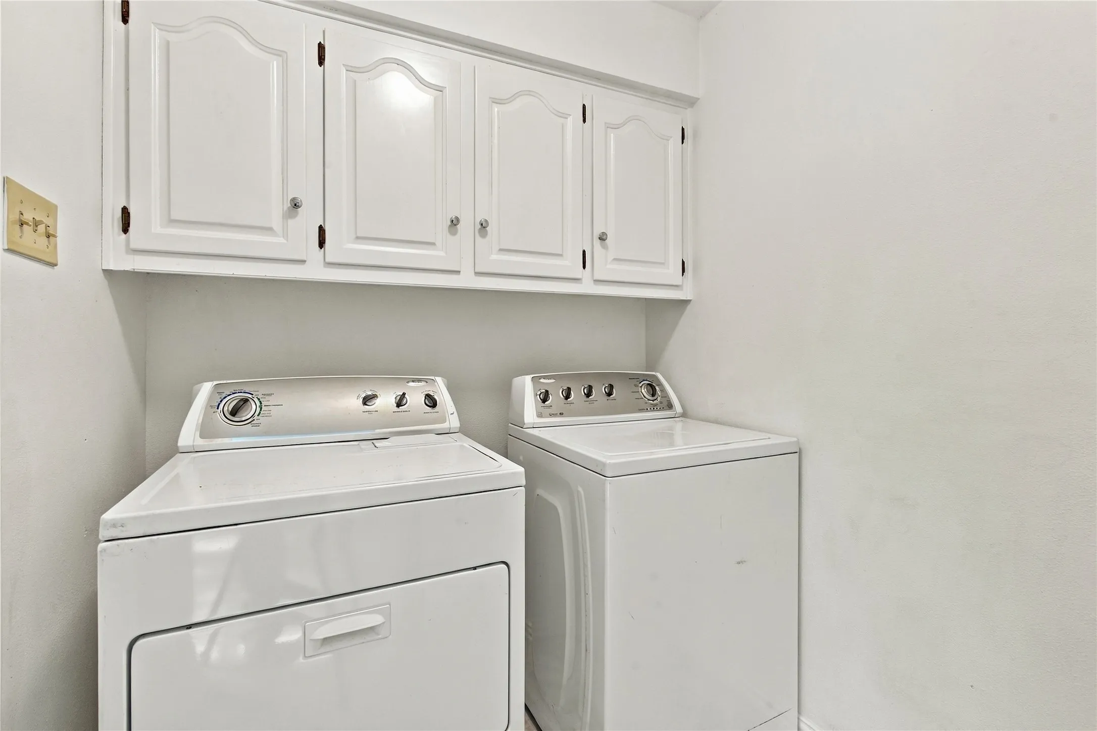 Single Family Residence For Rent in Dallas County , 702 Mount Vernon Drive, Richardson, Texas 75081, 3 Bedroom, 2 Bathroom, 2 Garage spaces, 2,050 Sqft, built in 1980, mls#21406792, Real Estate Agent in Richardson, Homes For Rent in Dallas county, Homes For Rent in Richardson, Realtor in Richardson Texas, Real Estate Brokerage Independent Realty Texas, Luminita Cordes Realtor