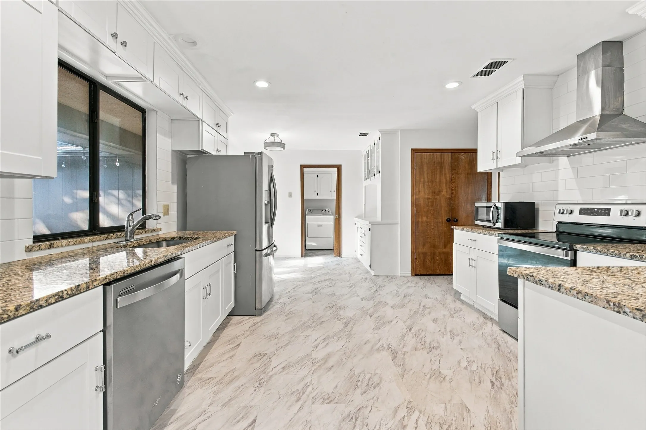 Single Family Residence For Rent in Dallas County , 702 Mount Vernon Drive, Richardson, Texas 75081, 3 Bedroom, 2 Bathroom, 2 Garage spaces, 2,050 Sqft, built in 1980, mls#21406792, Real Estate Agent in Richardson, Homes For Rent in Dallas county, Homes For Rent in Richardson, Realtor in Richardson Texas, Real Estate Brokerage Independent Realty Texas, Luminita Cordes Realtor