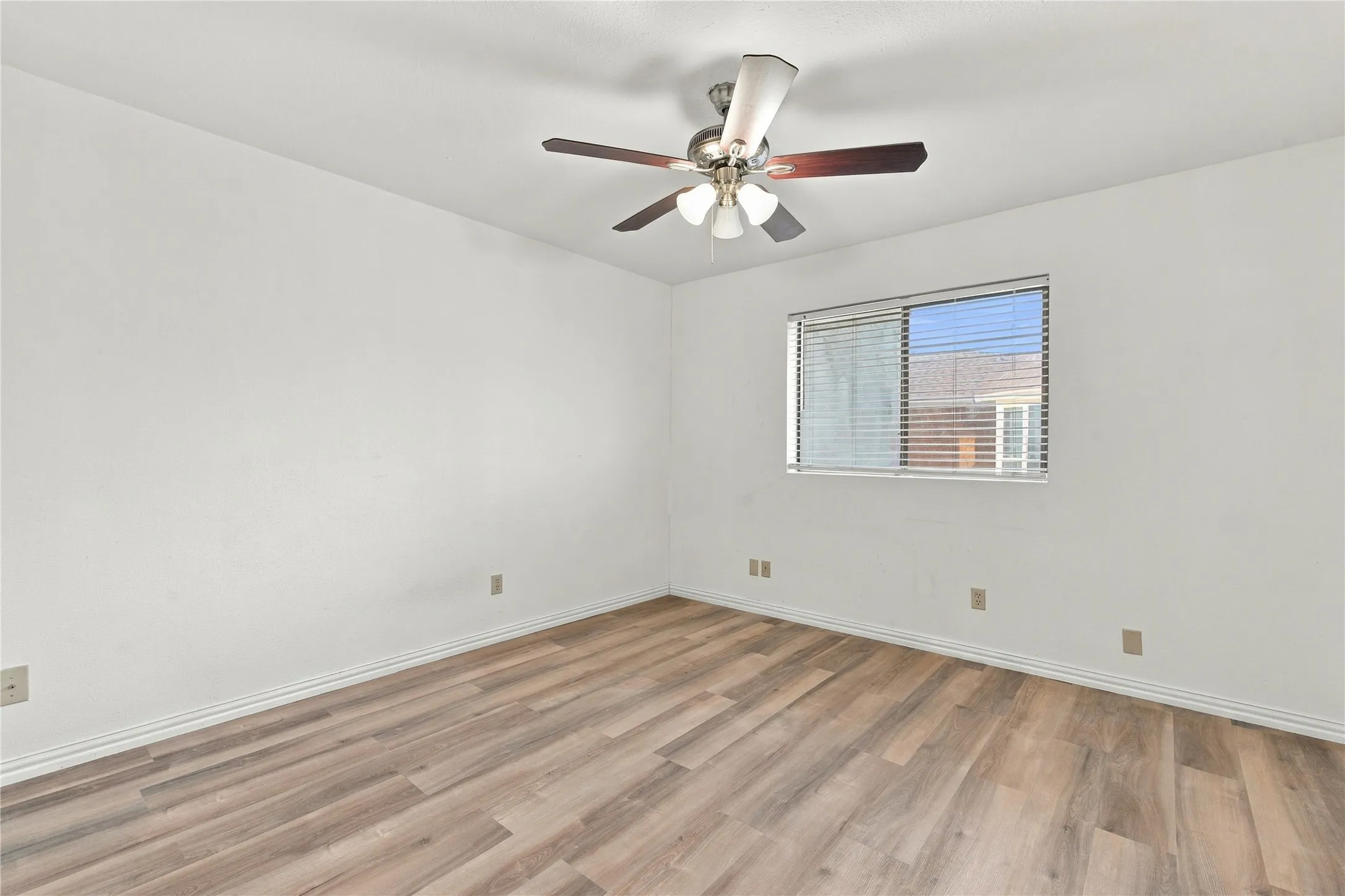 Single Family Residence For Rent in Dallas County , 702 Mount Vernon Drive, Richardson, Texas 75081, 3 Bedroom, 2 Bathroom, 2 Garage spaces, 2,050 Sqft, built in 1980, mls#21406792, Real Estate Agent in Richardson, Homes For Rent in Dallas county, Homes For Rent in Richardson, Realtor in Richardson Texas, Real Estate Brokerage Independent Realty Texas, Luminita Cordes Realtor