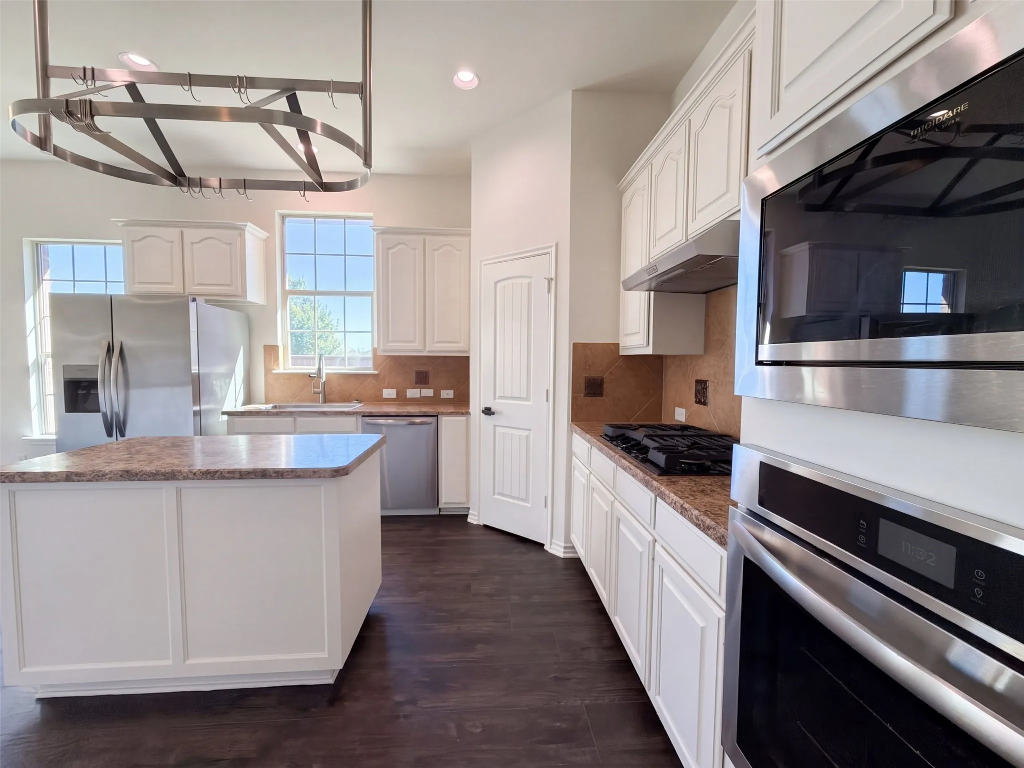 Single Family Residence For Sale in Collin County , 5800 Chuck Wagon Lane, Mc Kinney, Texas 75070, 3 Bedroom, 3 Bathroom, 2 Garage spaces, 2,216 Sqft, built in 2008, mls#21404745, Real Estate Agent in Mc Kinney, Homes For Sale in Collin county, Homes For Sale in Mc Kinney, Realtor in Mc Kinney Texas, Real Estate Brokerage Independent Realty Texas, Luminita Cordes Realtor