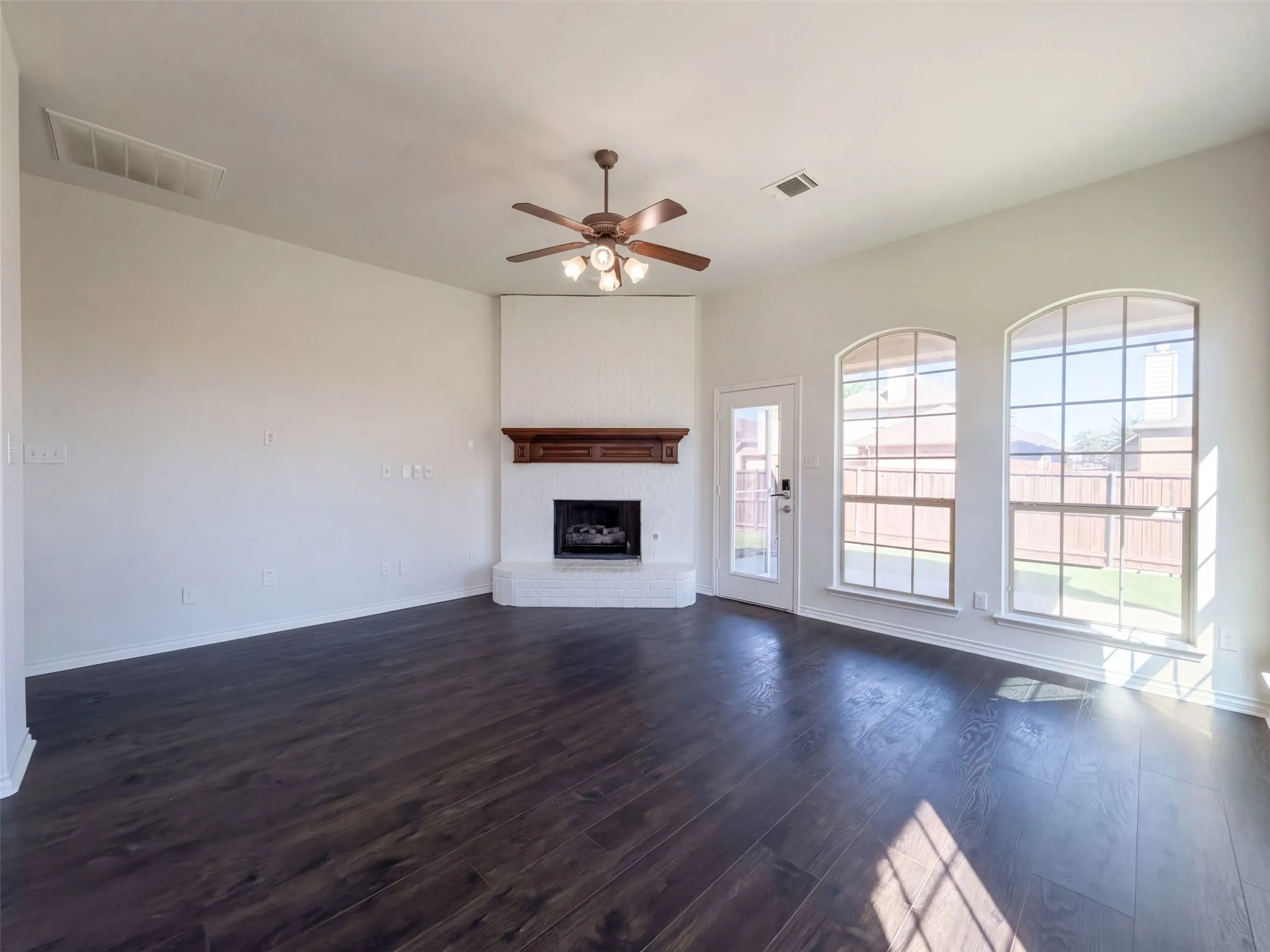 Single Family Residence For Sale in Collin County , 5800 Chuck Wagon Lane, Mc Kinney, Texas 75070, 3 Bedroom, 3 Bathroom, 2 Garage spaces, 2,216 Sqft, built in 2008, mls#21404745, Real Estate Agent in Mc Kinney, Homes For Sale in Collin county, Homes For Sale in Mc Kinney, Realtor in Mc Kinney Texas, Real Estate Brokerage Independent Realty Texas, Luminita Cordes Realtor