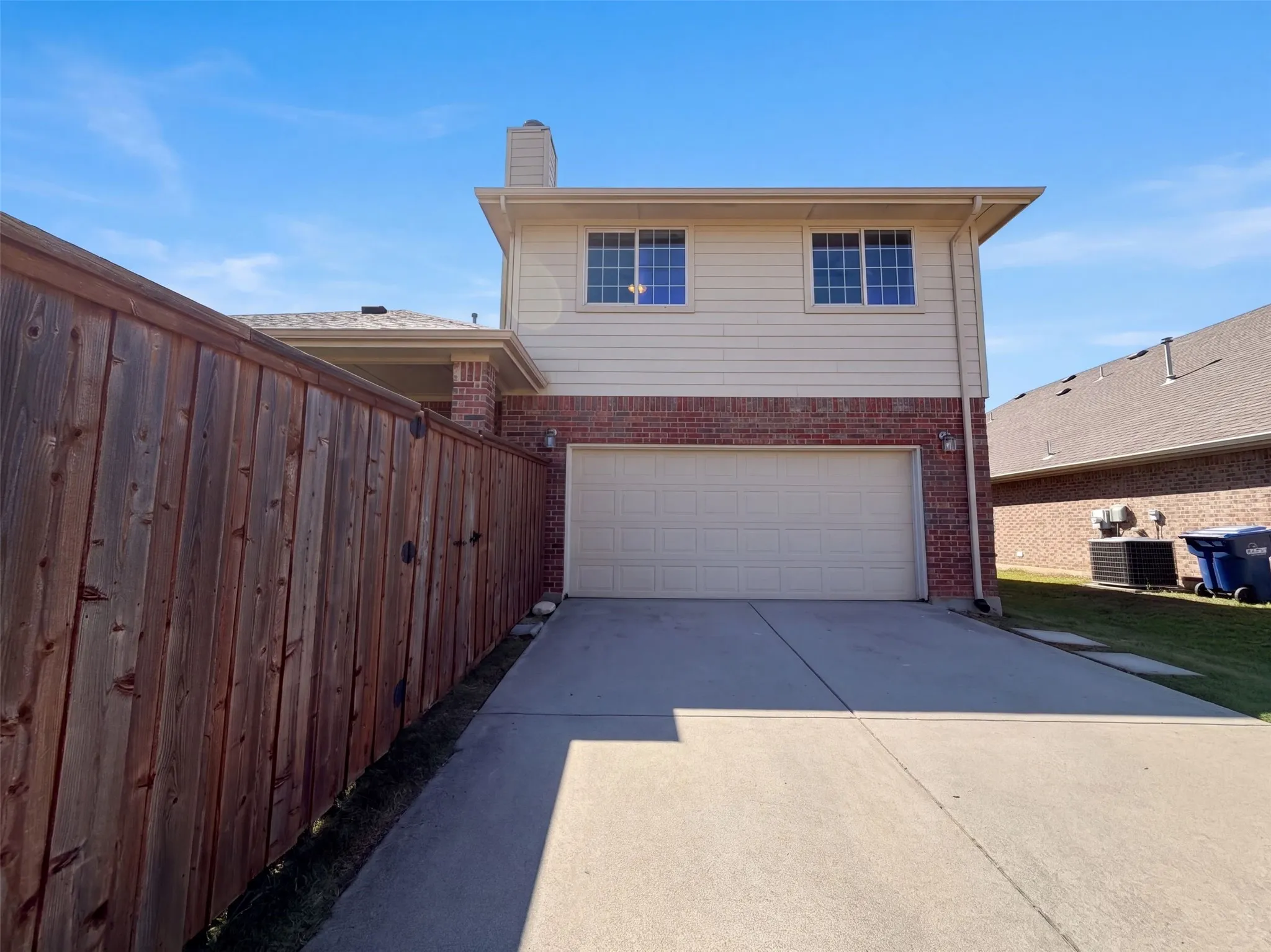 Single Family Residence For Sale in Collin County , 5800 Chuck Wagon Lane, Mc Kinney, Texas 75070, 3 Bedroom, 3 Bathroom, 2 Garage spaces, 2,216 Sqft, built in 2008, mls#21404745, Real Estate Agent in Mc Kinney, Homes For Sale in Collin county, Homes For Sale in Mc Kinney, Realtor in Mc Kinney Texas, Real Estate Brokerage Independent Realty Texas, Luminita Cordes Realtor
