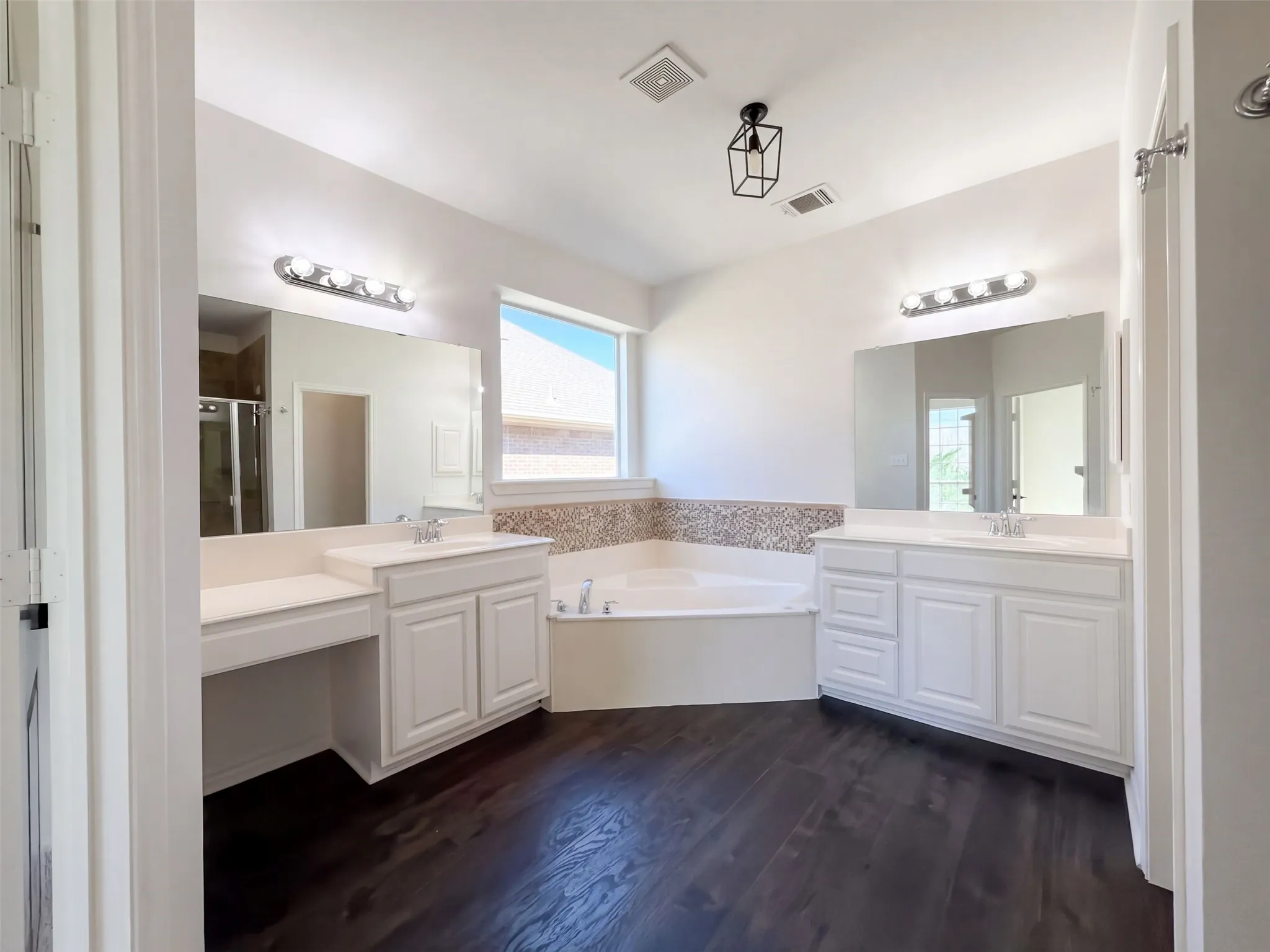 Single Family Residence For Sale in Collin County , 5800 Chuck Wagon Lane, Mc Kinney, Texas 75070, 3 Bedroom, 3 Bathroom, 2 Garage spaces, 2,216 Sqft, built in 2008, mls#21404745, Real Estate Agent in Mc Kinney, Homes For Sale in Collin county, Homes For Sale in Mc Kinney, Realtor in Mc Kinney Texas, Real Estate Brokerage Independent Realty Texas, Luminita Cordes Realtor