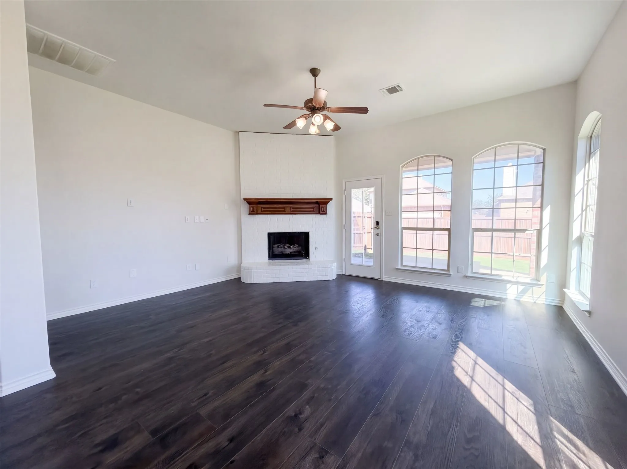 Single Family Residence For Sale in Collin County , 5800 Chuck Wagon Lane, Mc Kinney, Texas 75070, 3 Bedroom, 3 Bathroom, 2 Garage spaces, 2,216 Sqft, built in 2008, mls#21404745, Real Estate Agent in Mc Kinney, Homes For Sale in Collin county, Homes For Sale in Mc Kinney, Realtor in Mc Kinney Texas, Real Estate Brokerage Independent Realty Texas, Luminita Cordes Realtor