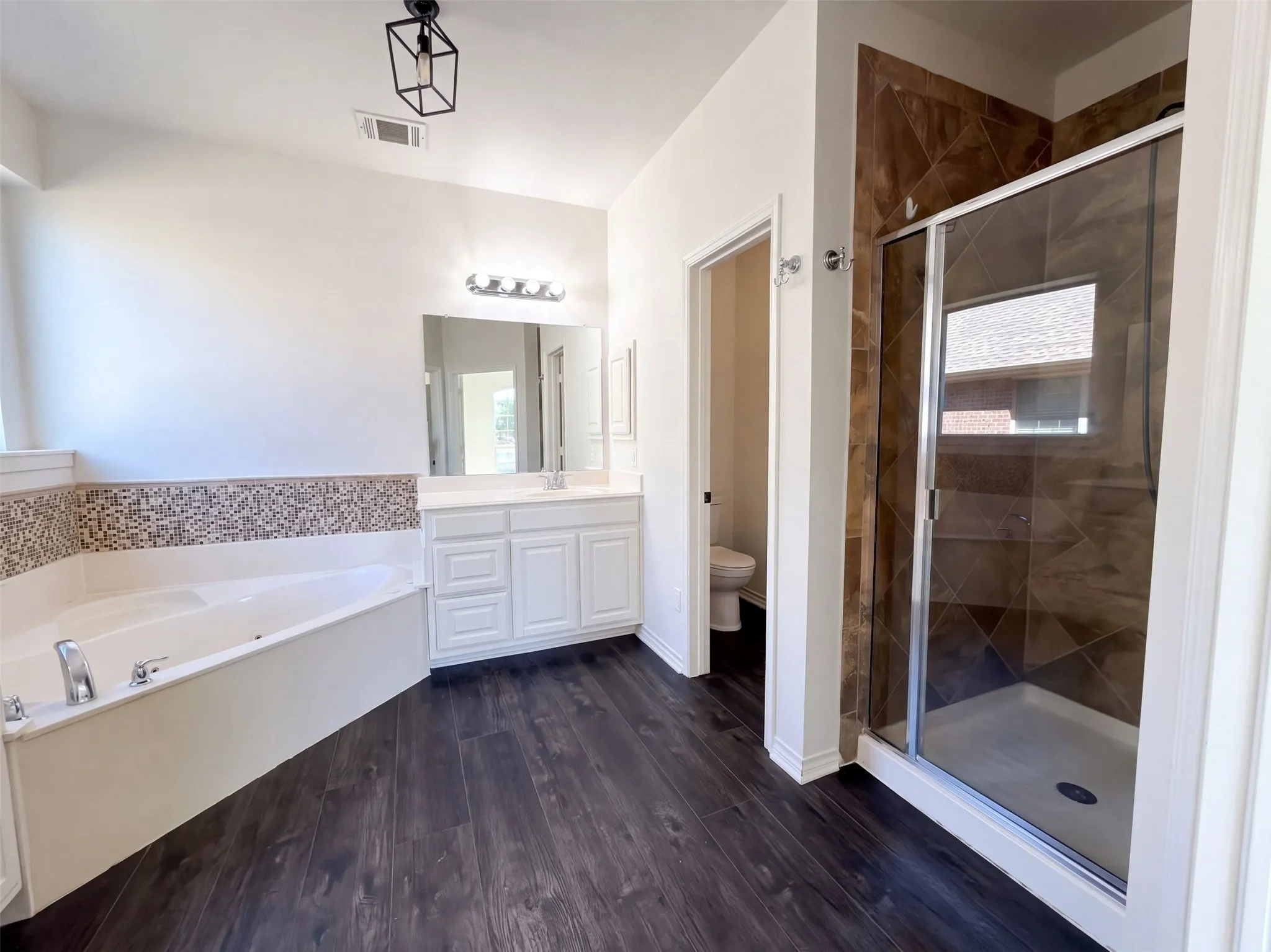 Single Family Residence For Sale in Collin County , 5800 Chuck Wagon Lane, Mc Kinney, Texas 75070, 3 Bedroom, 3 Bathroom, 2 Garage spaces, 2,216 Sqft, built in 2008, mls#21404745, Real Estate Agent in Mc Kinney, Homes For Sale in Collin county, Homes For Sale in Mc Kinney, Realtor in Mc Kinney Texas, Real Estate Brokerage Independent Realty Texas, Luminita Cordes Realtor