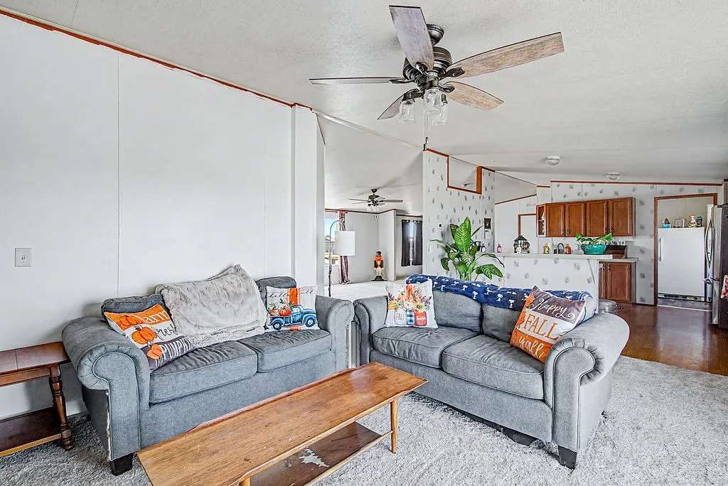 Manufactured Home For Sale in Johnson County , 9217 Montana Street, Joshua, Texas 76058, 4 Bedroom, 2 Bathroom, Garage spaces, 1,680 Sqft, built in 2005, mls#21406403, Real Estate Agent in Joshua, Homes For Sale in Johnson county, Homes For Sale in Joshua, Realtor in Joshua Texas, Real Estate Brokerage Independent Realty Texas, Luminita Cordes Realtor