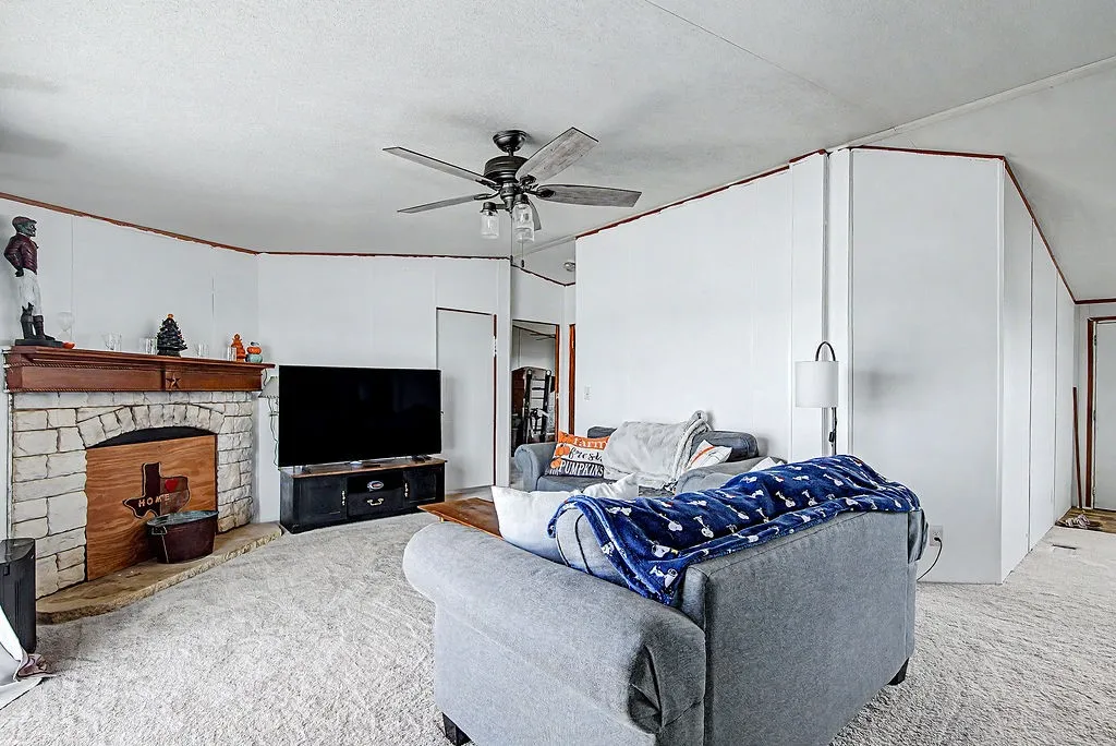 Manufactured Home For Sale in Johnson County , 9217 Montana Street, Joshua, Texas 76058, 4 Bedroom, 2 Bathroom, Garage spaces, 1,680 Sqft, built in 2005, mls#21406403, Real Estate Agent in Joshua, Homes For Sale in Johnson county, Homes For Sale in Joshua, Realtor in Joshua Texas, Real Estate Brokerage Independent Realty Texas, Luminita Cordes Realtor