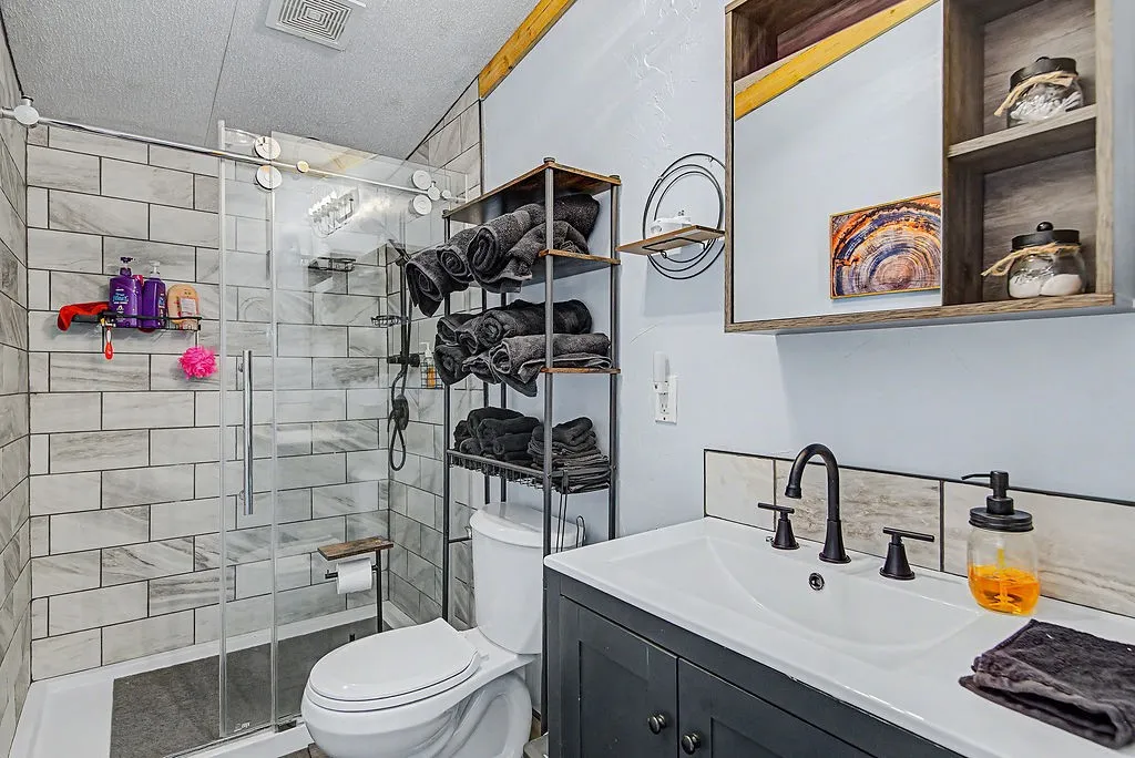 Manufactured Home For Sale in Johnson County , 9217 Montana Street, Joshua, Texas 76058, 4 Bedroom, 2 Bathroom, Garage spaces, 1,680 Sqft, built in 2005, mls#21406403, Real Estate Agent in Joshua, Homes For Sale in Johnson county, Homes For Sale in Joshua, Realtor in Joshua Texas, Real Estate Brokerage Independent Realty Texas, Luminita Cordes Realtor