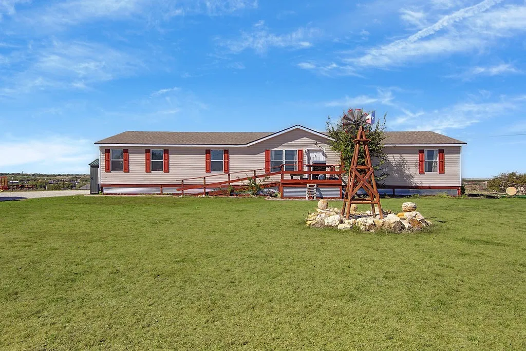 Manufactured Home For Sale in Johnson County , 9217 Montana Street, Joshua, Texas 76058, 4 Bedroom, 2 Bathroom, Garage spaces, 1,680 Sqft, built in 2005, mls#21406403, Real Estate Agent in Joshua, Homes For Sale in Johnson county, Homes For Sale in Joshua, Realtor in Joshua Texas, Real Estate Brokerage Independent Realty Texas, Luminita Cordes Realtor