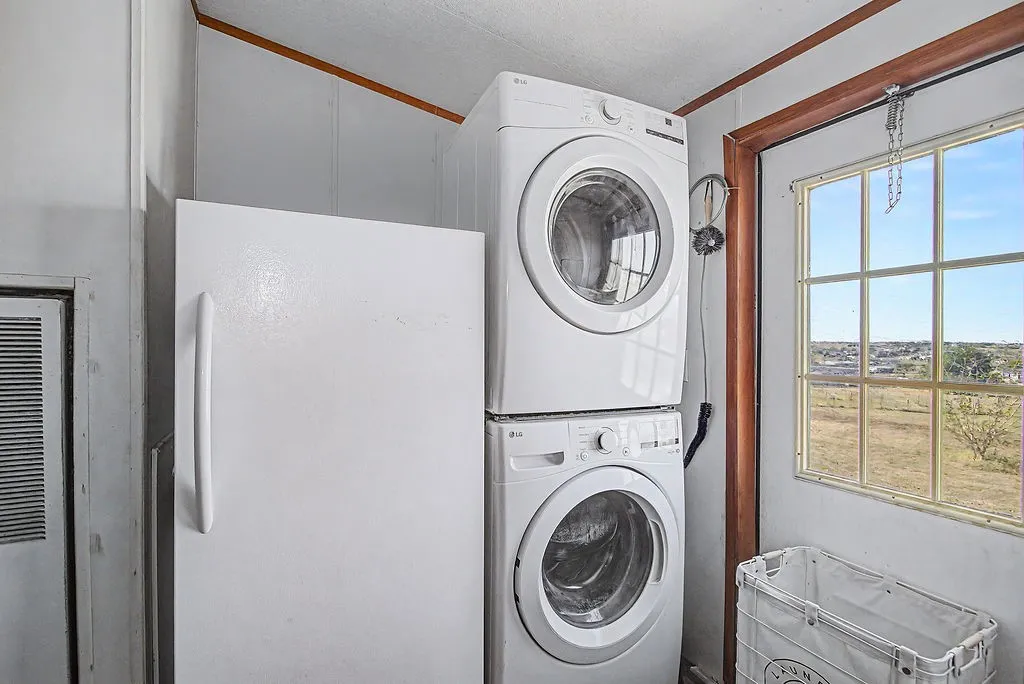 Manufactured Home For Sale in Johnson County , 9217 Montana Street, Joshua, Texas 76058, 4 Bedroom, 2 Bathroom, Garage spaces, 1,680 Sqft, built in 2005, mls#21406403, Real Estate Agent in Joshua, Homes For Sale in Johnson county, Homes For Sale in Joshua, Realtor in Joshua Texas, Real Estate Brokerage Independent Realty Texas, Luminita Cordes Realtor