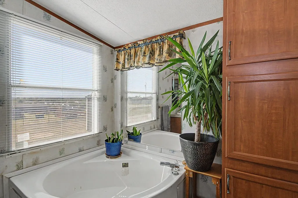 Manufactured Home For Sale in Johnson County , 9217 Montana Street, Joshua, Texas 76058, 4 Bedroom, 2 Bathroom, Garage spaces, 1,680 Sqft, built in 2005, mls#21406403, Real Estate Agent in Joshua, Homes For Sale in Johnson county, Homes For Sale in Joshua, Realtor in Joshua Texas, Real Estate Brokerage Independent Realty Texas, Luminita Cordes Realtor
