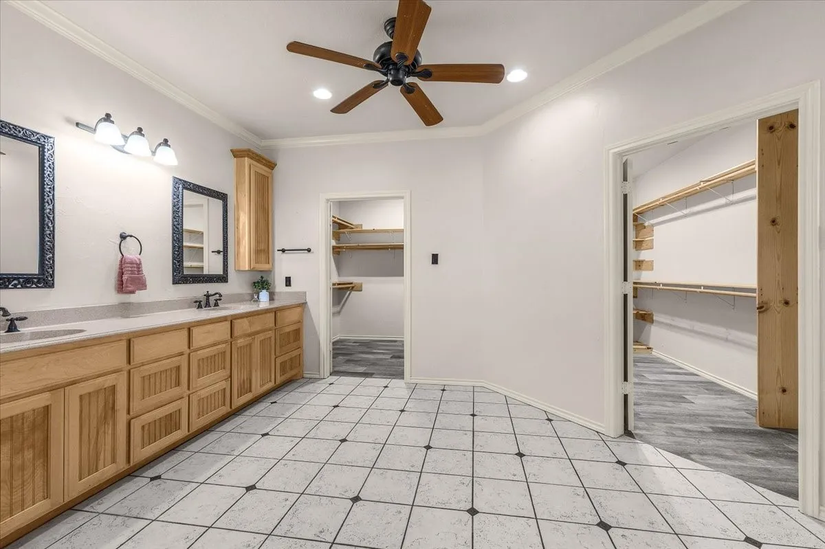 Farm For Sale in Parker County , 2405 Cold Springs Road, Weatherford, Texas 76088, 2 Bedroom, 3 Bathroom, 4 Garage spaces, 2,418 Sqft, built in 2008, mls#21406181, Real Estate Agent in Weatherford, Homes For Sale in Parker county, Homes For Sale in Weatherford, Realtor in Weatherford Texas, Real Estate Brokerage Independent Realty Texas, Luminita Cordes Realtor