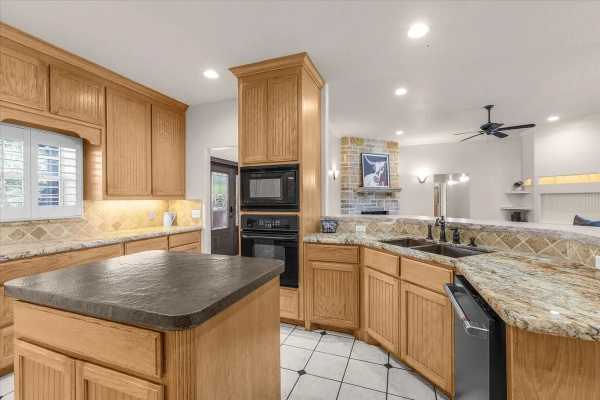 Farm For Sale in Parker County , 2405 Cold Springs Road, Weatherford, Texas 76088, 2 Bedroom, 3 Bathroom, 4 Garage spaces, 2,418 Sqft, built in 2008, mls#21406181, Real Estate Agent in Weatherford, Homes For Sale in Parker county, Homes For Sale in Weatherford, Realtor in Weatherford Texas, Real Estate Brokerage Independent Realty Texas, Luminita Cordes Realtor