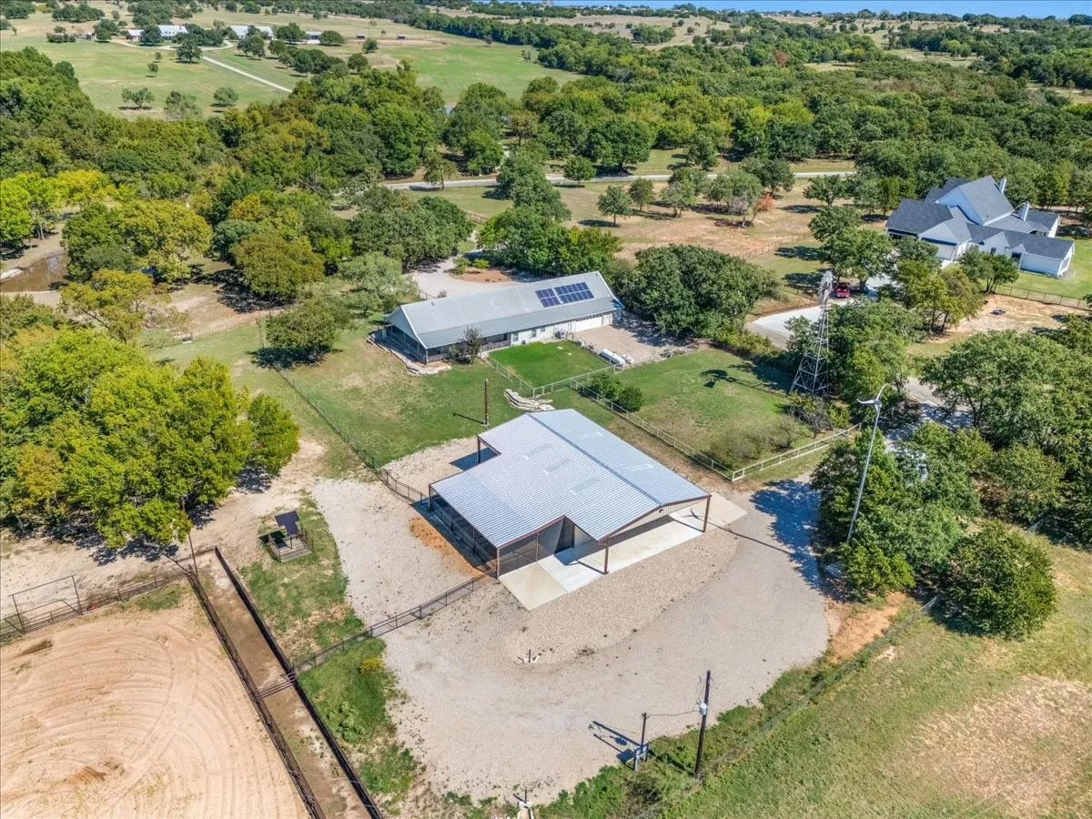 Farm For Sale in Parker County , 2405 Cold Springs Road, Weatherford, Texas 76088, 2 Bedroom, 3 Bathroom, 4 Garage spaces, 2,418 Sqft, built in 2008, mls#21406181, Real Estate Agent in Weatherford, Homes For Sale in Parker county, Homes For Sale in Weatherford, Realtor in Weatherford Texas, Real Estate Brokerage Independent Realty Texas, Luminita Cordes Realtor