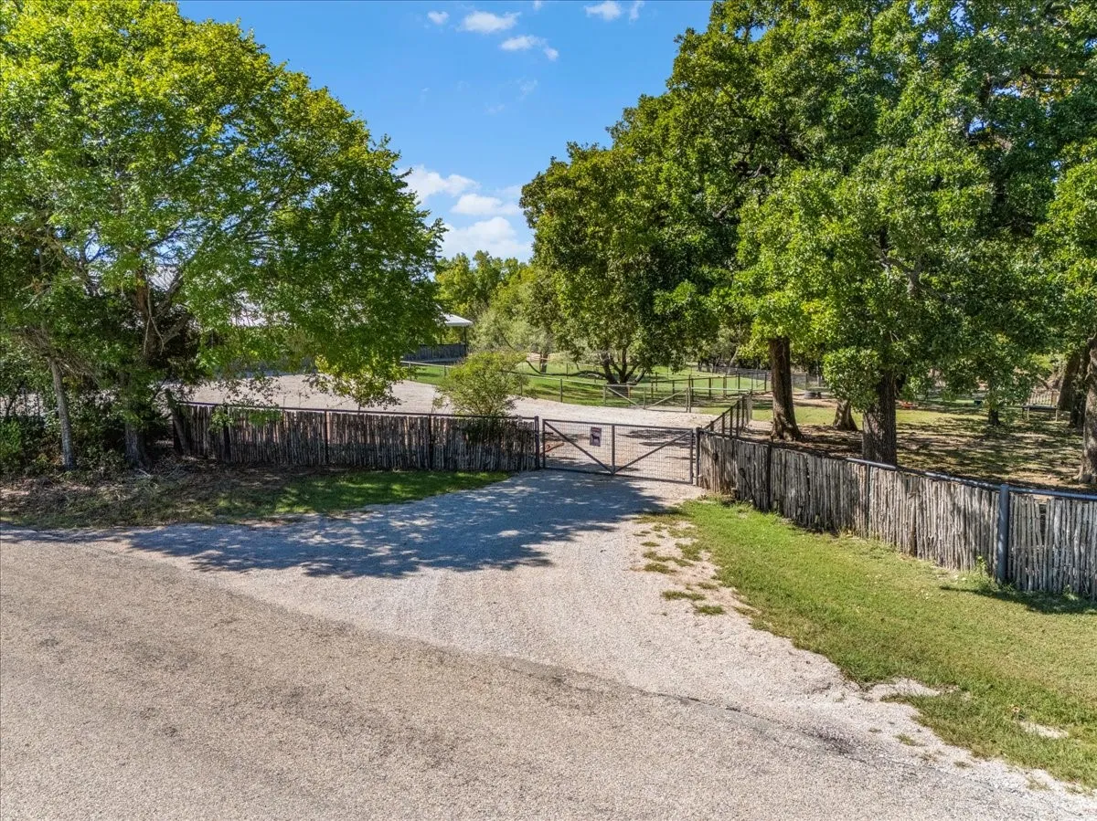 Farm For Sale in Parker County , 2405 Cold Springs Road, Weatherford, Texas 76088, 2 Bedroom, 3 Bathroom, 4 Garage spaces, 2,418 Sqft, built in 2008, mls#21406181, Real Estate Agent in Weatherford, Homes For Sale in Parker county, Homes For Sale in Weatherford, Realtor in Weatherford Texas, Real Estate Brokerage Independent Realty Texas, Luminita Cordes Realtor