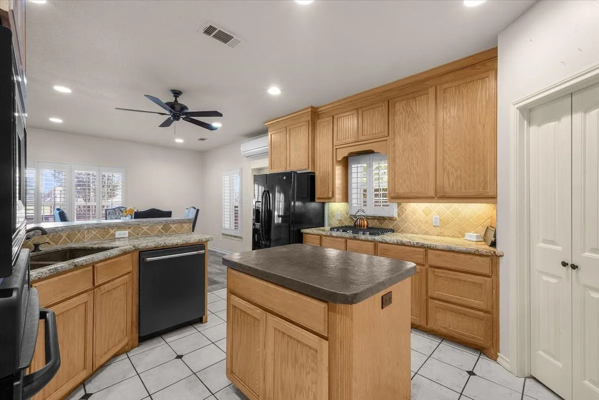 Farm For Sale in Parker County , 2405 Cold Springs Road, Weatherford, Texas 76088, 2 Bedroom, 3 Bathroom, 4 Garage spaces, 2,418 Sqft, built in 2008, mls#21406181, Real Estate Agent in Weatherford, Homes For Sale in Parker county, Homes For Sale in Weatherford, Realtor in Weatherford Texas, Real Estate Brokerage Independent Realty Texas, Luminita Cordes Realtor