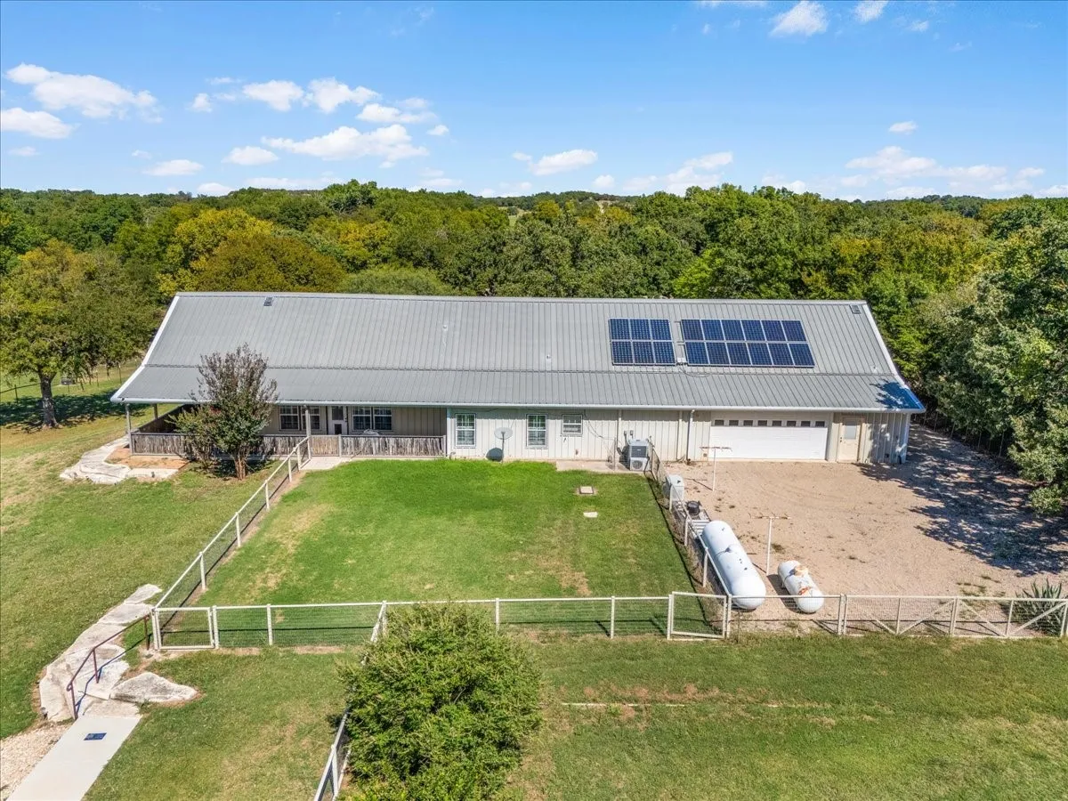 Farm For Sale in Parker County , 2405 Cold Springs Road, Weatherford, Texas 76088, 2 Bedroom, 3 Bathroom, 4 Garage spaces, 2,418 Sqft, built in 2008, mls#21406181, Real Estate Agent in Weatherford, Homes For Sale in Parker county, Homes For Sale in Weatherford, Realtor in Weatherford Texas, Real Estate Brokerage Independent Realty Texas, Luminita Cordes Realtor