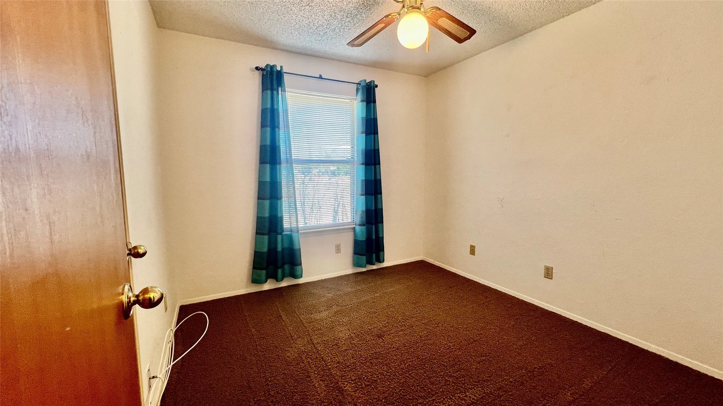 Single Family Residence For Rent in Parker County , 301 Garner Road, Weatherford, Texas 76086, 3 Bedroom, 2 Bathroom, 2 Garage spaces, 1,152 Sqft, built in 1986, mls#21406806, Real Estate Agent in Weatherford, Homes For Rent in Parker county, Homes For Rent in Weatherford, Realtor in Weatherford Texas, Real Estate Brokerage Independent Realty Texas, Luminita Cordes Realtor