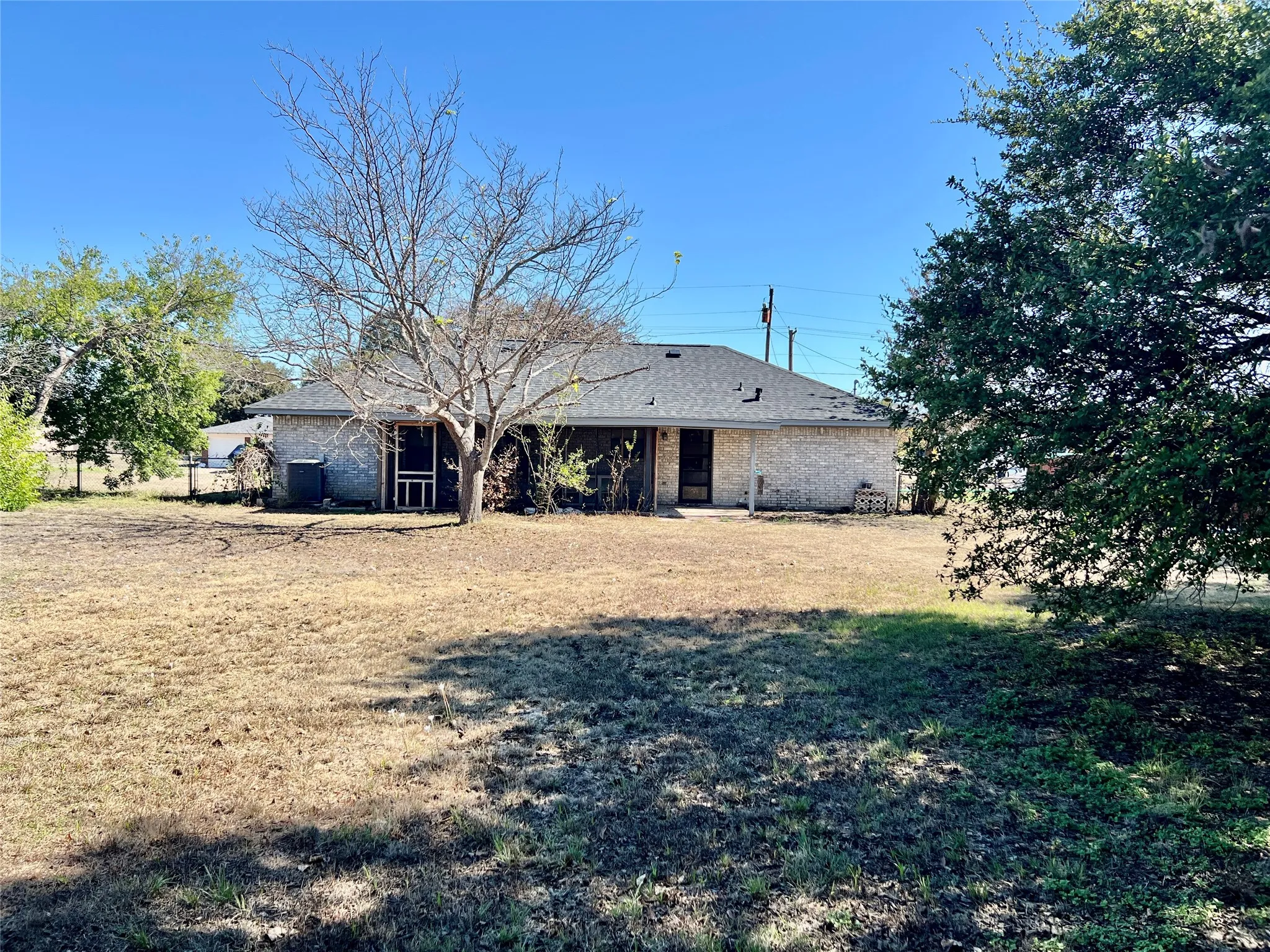 Single Family Residence For Rent in Parker County , 301 Garner Road, Weatherford, Texas 76086, 3 Bedroom, 2 Bathroom, 2 Garage spaces, 1,152 Sqft, built in 1986, mls#21406806, Real Estate Agent in Weatherford, Homes For Rent in Parker county, Homes For Rent in Weatherford, Realtor in Weatherford Texas, Real Estate Brokerage Independent Realty Texas, Luminita Cordes Realtor