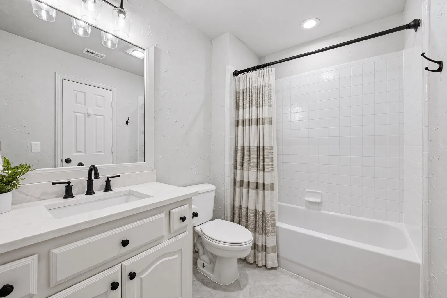 Single Family Residence For Sale in Collin County , 830 Parkwood Court, Mc Kinney, Texas 75072, 4 Bedroom, 5 Bathroom, 3 Garage spaces, 4,097 Sqft, built in 1998, mls#21406736, Real Estate Agent in Mc Kinney, Homes For Sale in Collin county, Homes For Sale in Mc Kinney, Realtor in Mc Kinney Texas, Real Estate Brokerage Independent Realty Texas, Luminita Cordes Realtor