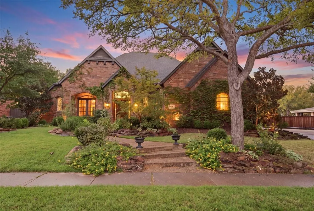 Single Family Residence For Sale