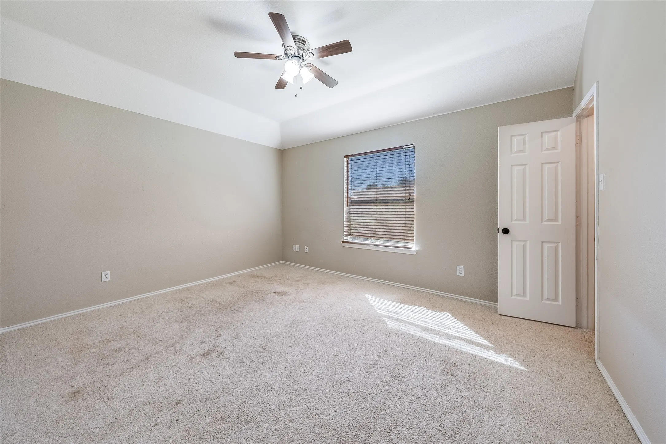 Single Family Residence For Sale in Collin County , 2532 Geiberger Drive, Plano, Texas 75025, 5 Bedroom, 3 Bathroom, 2 Garage spaces, 3,865 Sqft, built in 1997, mls#21391722, Real Estate Agent in Plano, Homes For Sale in Collin county, Homes For Sale in Plano, Realtor in Plano Texas, Real Estate Brokerage Independent Realty Texas, Luminita Cordes Realtor
