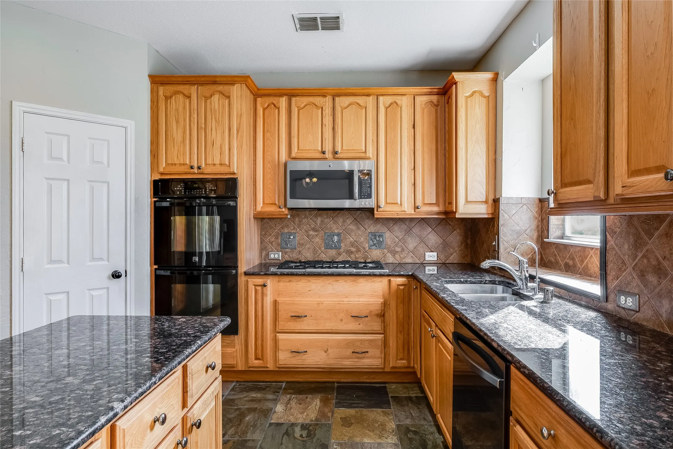Single Family Residence For Sale in Collin County , 2532 Geiberger Drive, Plano, Texas 75025, 5 Bedroom, 3 Bathroom, 2 Garage spaces, 3,865 Sqft, built in 1997, mls#21391722, Real Estate Agent in Plano, Homes For Sale in Collin county, Homes For Sale in Plano, Realtor in Plano Texas, Real Estate Brokerage Independent Realty Texas, Luminita Cordes Realtor