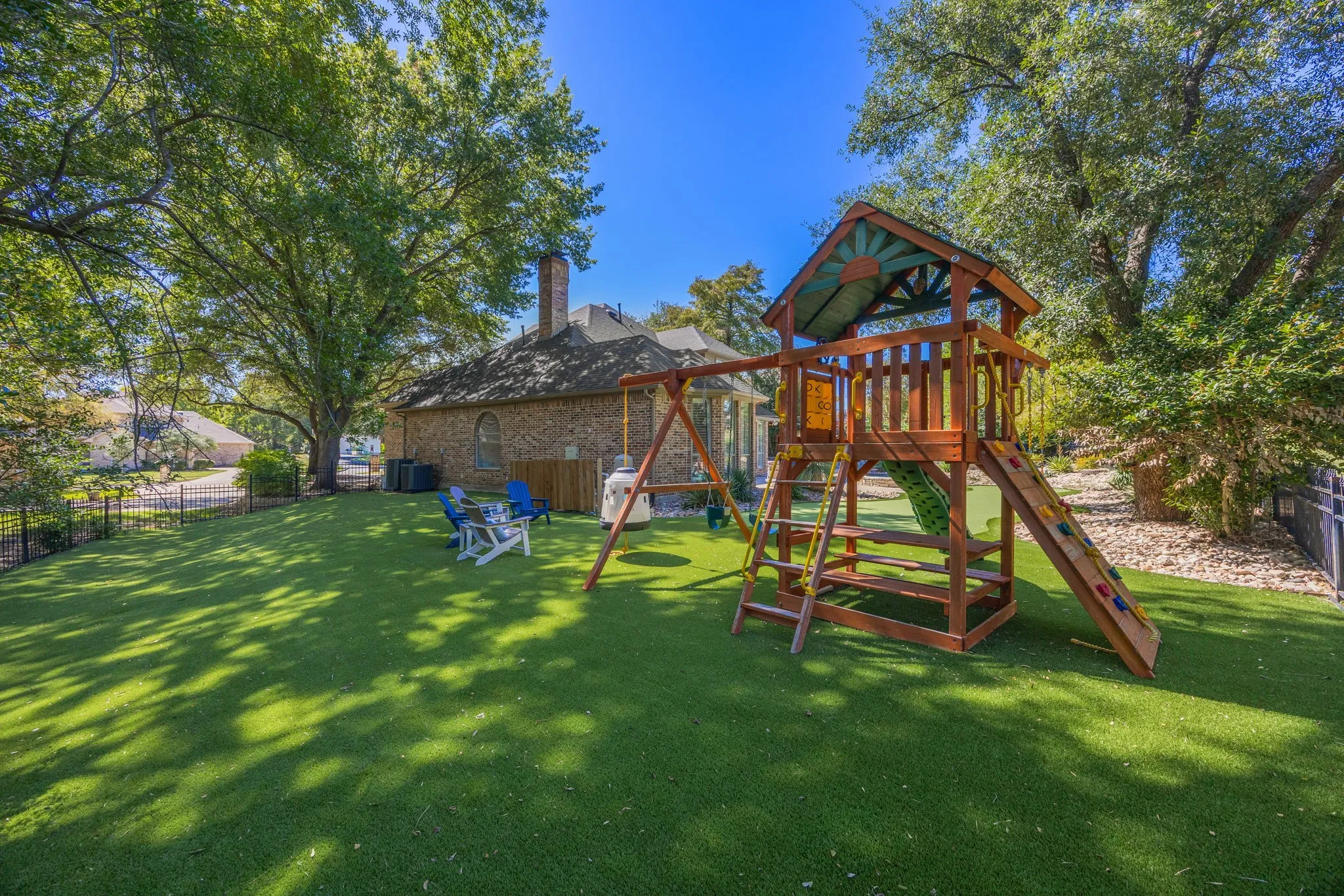 Single Family Residence For Sale in Rockwall County , 2304 Fairway Circle, Heath, Texas 75032, 4 Bedroom, 3 Bathroom, 3 Garage spaces, 3,752 Sqft, built in 1995, mls#21399745, Real Estate Agent in Heath, Homes For Sale in Rockwall county, Homes For Sale in Heath, Realtor in Heath Texas, Real Estate Brokerage Independent Realty Texas, Luminita Cordes Realtor