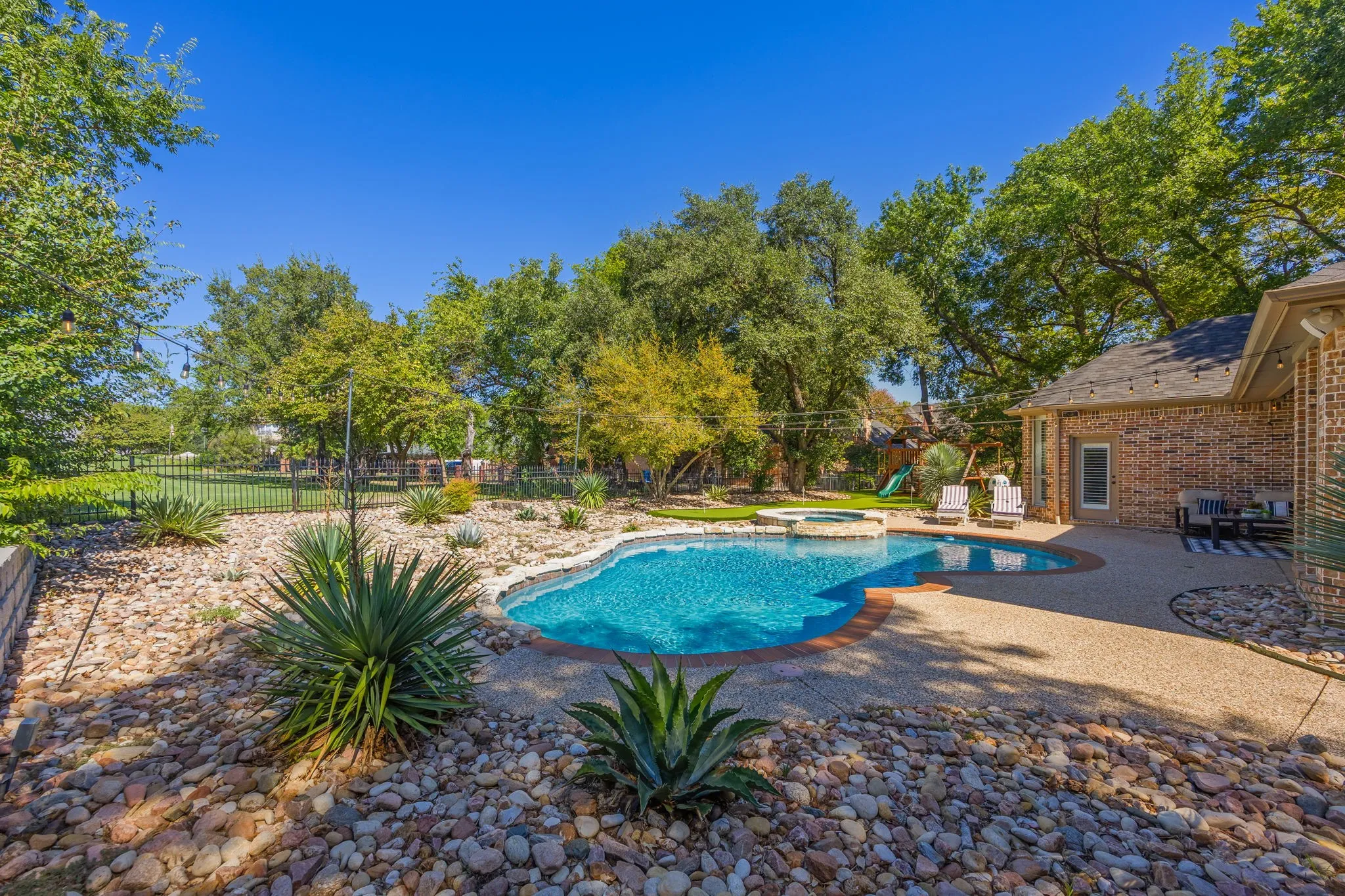 Single Family Residence For Sale in Rockwall County , 2304 Fairway Circle, Heath, Texas 75032, 4 Bedroom, 3 Bathroom, 3 Garage spaces, 3,752 Sqft, built in 1995, mls#21399745, Real Estate Agent in Heath, Homes For Sale in Rockwall county, Homes For Sale in Heath, Realtor in Heath Texas, Real Estate Brokerage Independent Realty Texas, Luminita Cordes Realtor