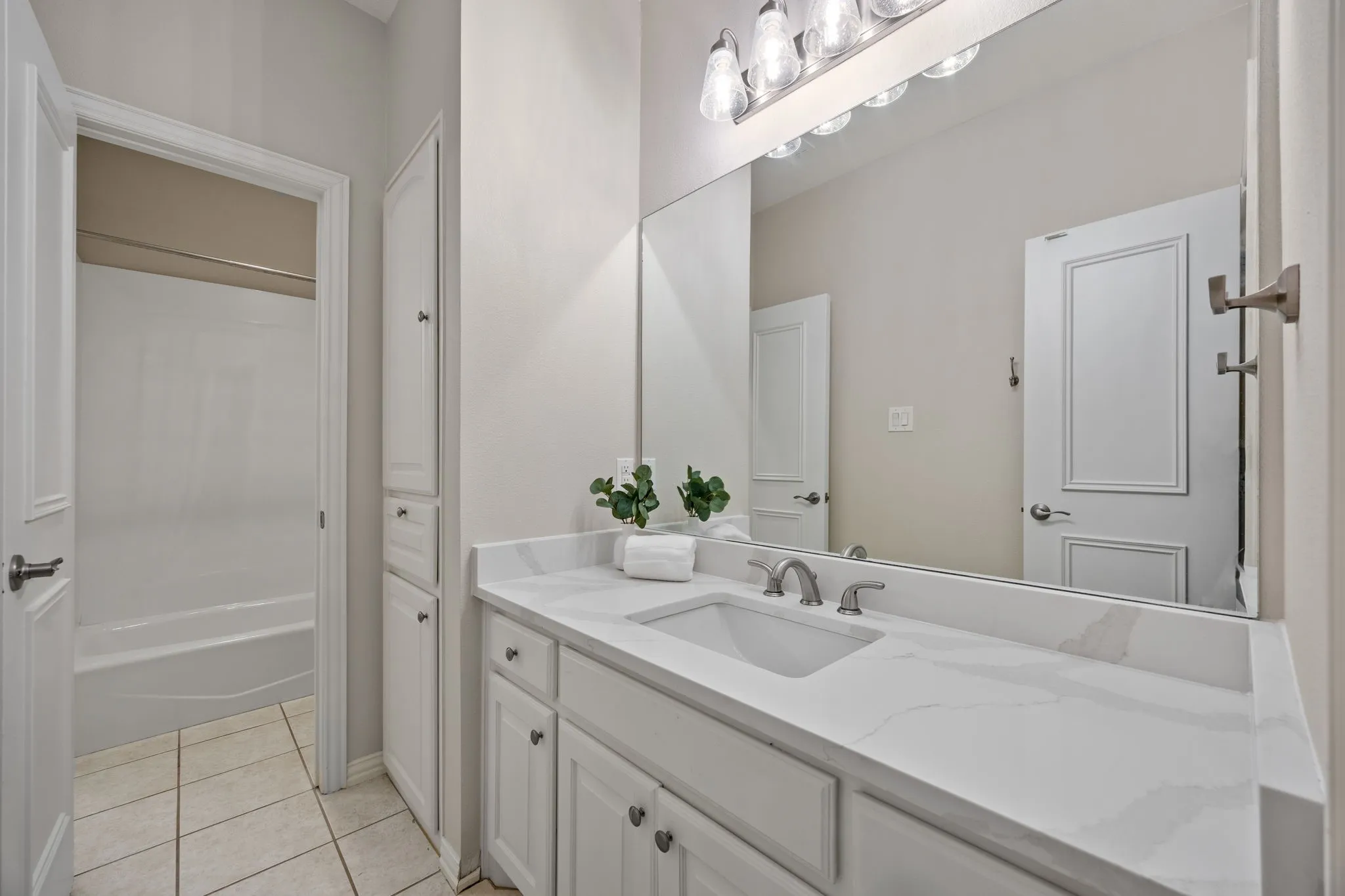 Single Family Residence For Sale in Rockwall County , 2304 Fairway Circle, Heath, Texas 75032, 4 Bedroom, 3 Bathroom, 3 Garage spaces, 3,752 Sqft, built in 1995, mls#21399745, Real Estate Agent in Heath, Homes For Sale in Rockwall county, Homes For Sale in Heath, Realtor in Heath Texas, Real Estate Brokerage Independent Realty Texas, Luminita Cordes Realtor