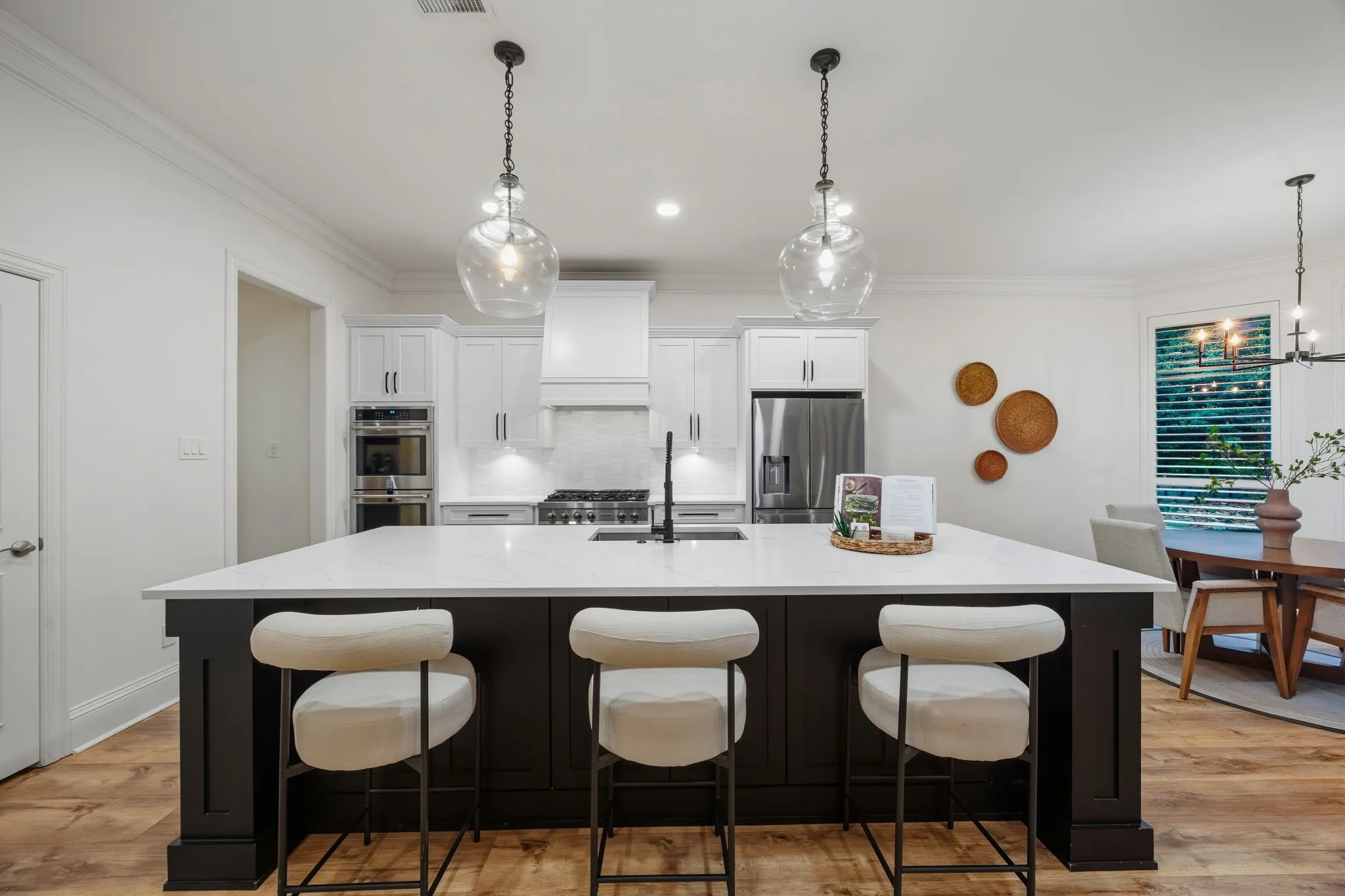 Single Family Residence For Sale in Rockwall County , 2304 Fairway Circle, Heath, Texas 75032, 4 Bedroom, 3 Bathroom, 3 Garage spaces, 3,752 Sqft, built in 1995, mls#21399745, Real Estate Agent in Heath, Homes For Sale in Rockwall county, Homes For Sale in Heath, Realtor in Heath Texas, Real Estate Brokerage Independent Realty Texas, Luminita Cordes Realtor