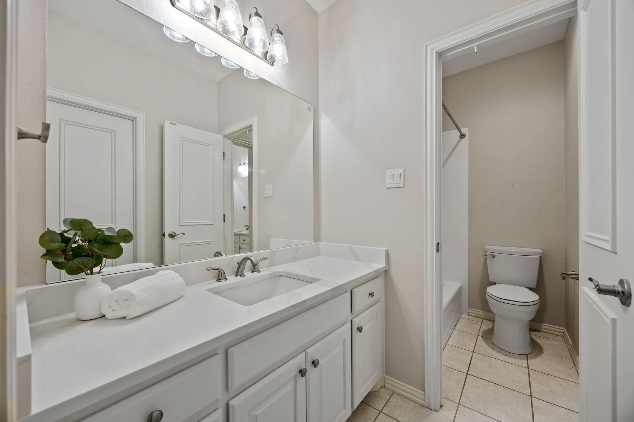 Single Family Residence For Sale in Rockwall County , 2304 Fairway Circle, Heath, Texas 75032, 4 Bedroom, 3 Bathroom, 3 Garage spaces, 3,752 Sqft, built in 1995, mls#21399745, Real Estate Agent in Heath, Homes For Sale in Rockwall county, Homes For Sale in Heath, Realtor in Heath Texas, Real Estate Brokerage Independent Realty Texas, Luminita Cordes Realtor