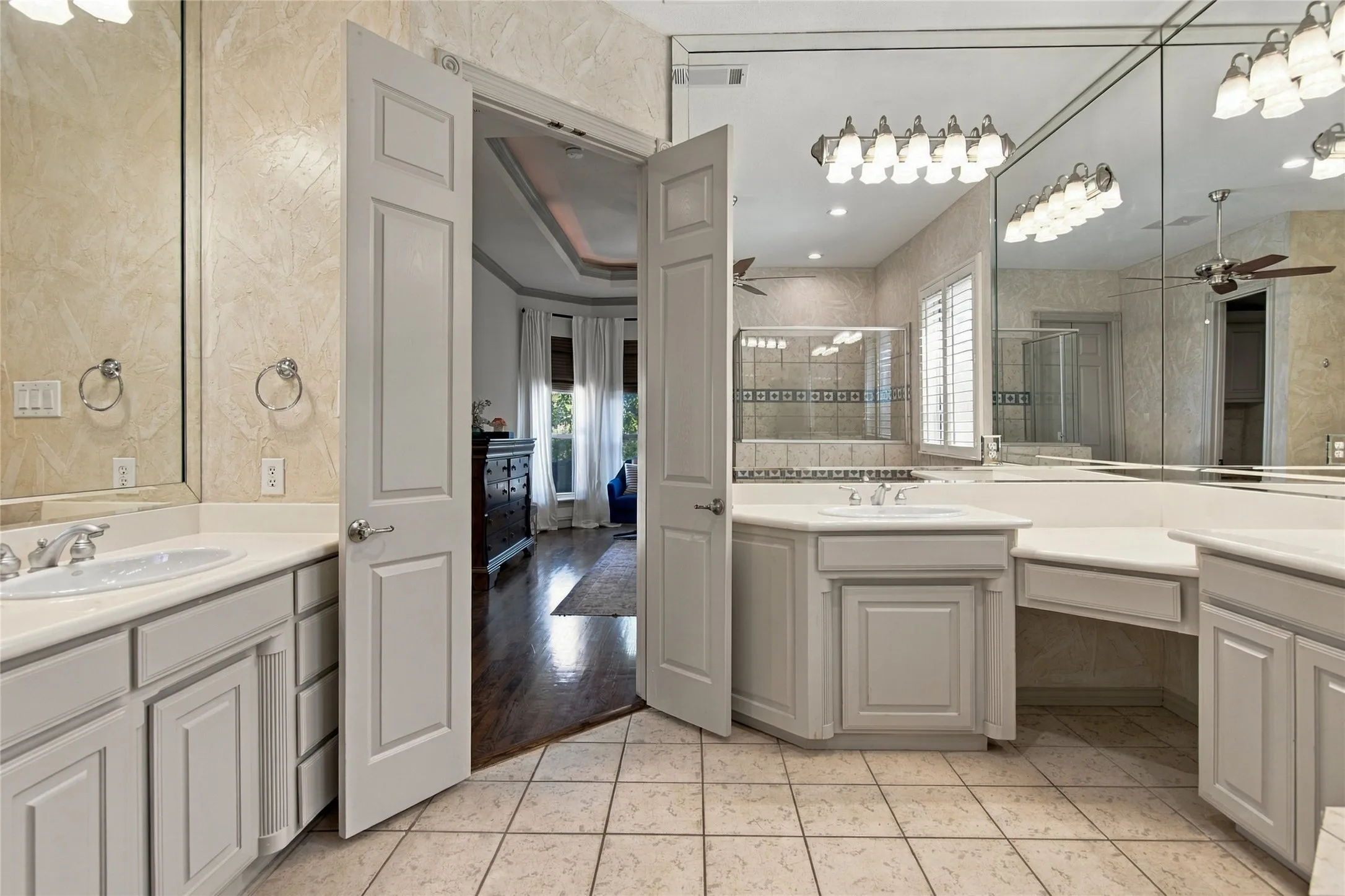 Single Family Residence For Sale in Tarrant County , 6505 Champion Way, Colleyville, Texas 76034, 4 Bedroom, 4 Bathroom, 3 Garage spaces, 4,129 Sqft, built in 1999, mls#21402076, Real Estate Agent in Colleyville, Homes For Sale in Tarrant county, Homes For Sale in Colleyville, Realtor in Colleyville Texas, Real Estate Brokerage Independent Realty Texas, Luminita Cordes Realtor