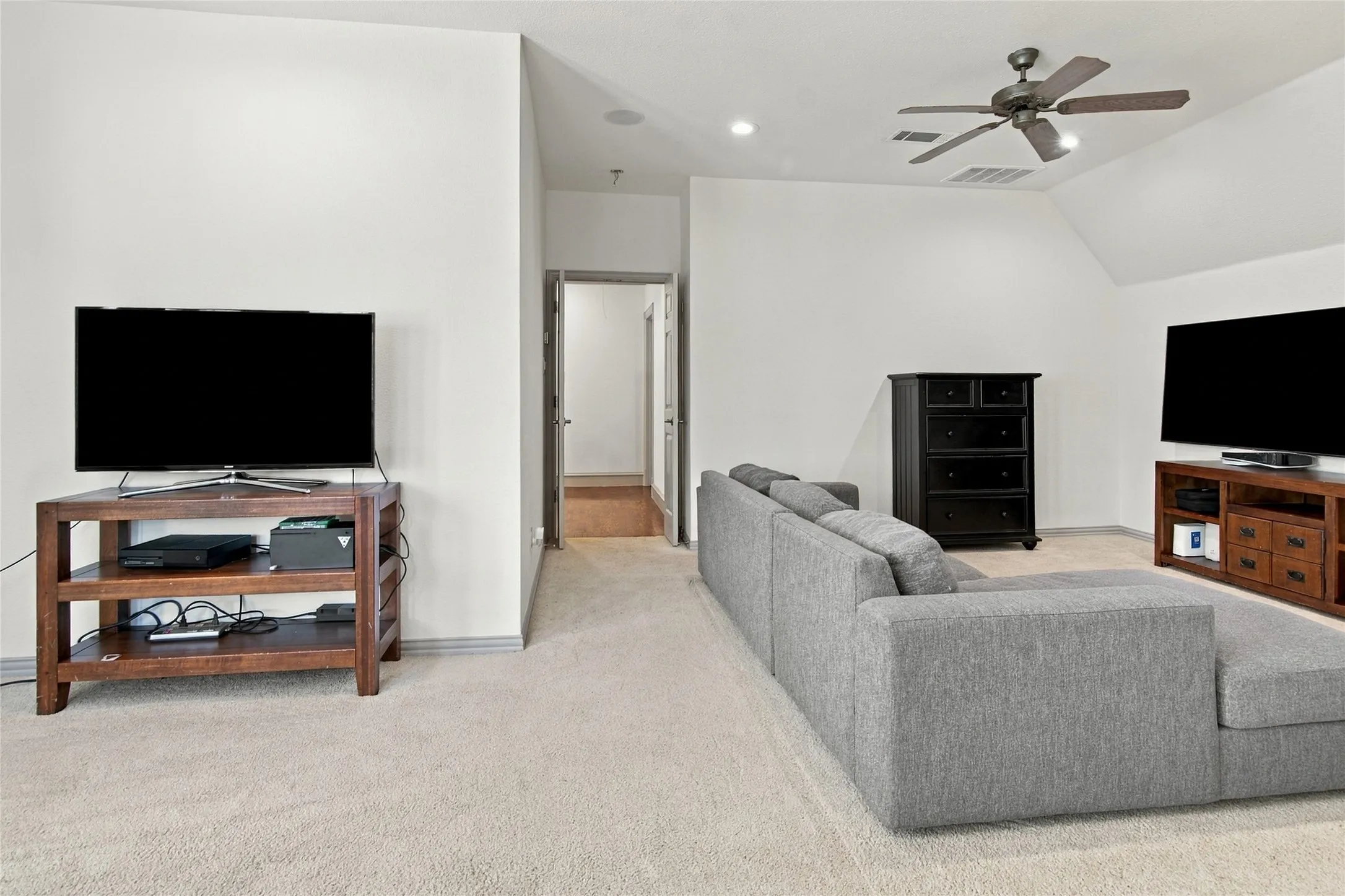 Single Family Residence For Sale in Tarrant County , 6505 Champion Way, Colleyville, Texas 76034, 4 Bedroom, 4 Bathroom, 3 Garage spaces, 4,129 Sqft, built in 1999, mls#21402076, Real Estate Agent in Colleyville, Homes For Sale in Tarrant county, Homes For Sale in Colleyville, Realtor in Colleyville Texas, Real Estate Brokerage Independent Realty Texas, Luminita Cordes Realtor