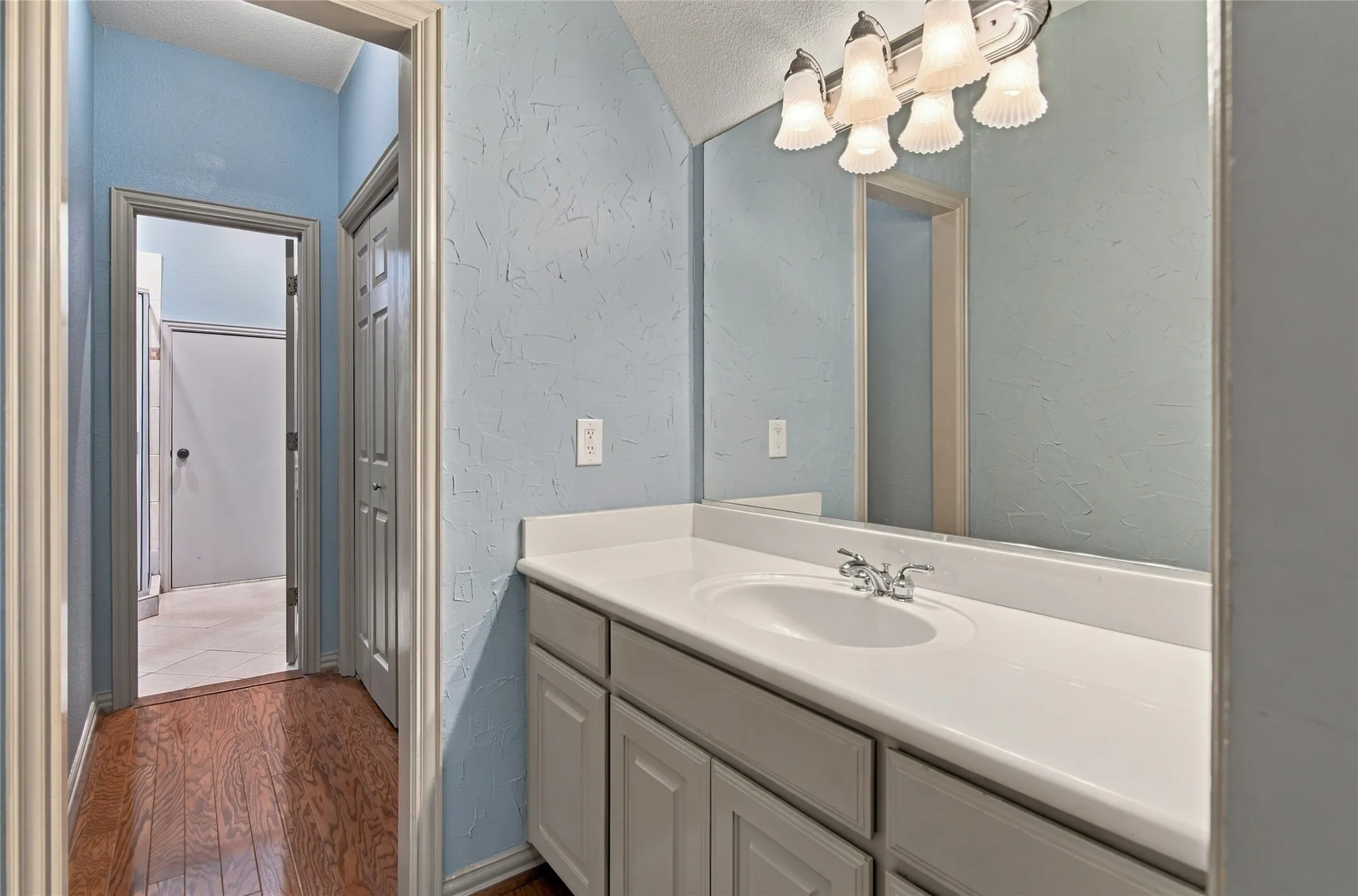 Single Family Residence For Sale in Tarrant County , 6505 Champion Way, Colleyville, Texas 76034, 4 Bedroom, 4 Bathroom, 3 Garage spaces, 4,129 Sqft, built in 1999, mls#21402076, Real Estate Agent in Colleyville, Homes For Sale in Tarrant county, Homes For Sale in Colleyville, Realtor in Colleyville Texas, Real Estate Brokerage Independent Realty Texas, Luminita Cordes Realtor