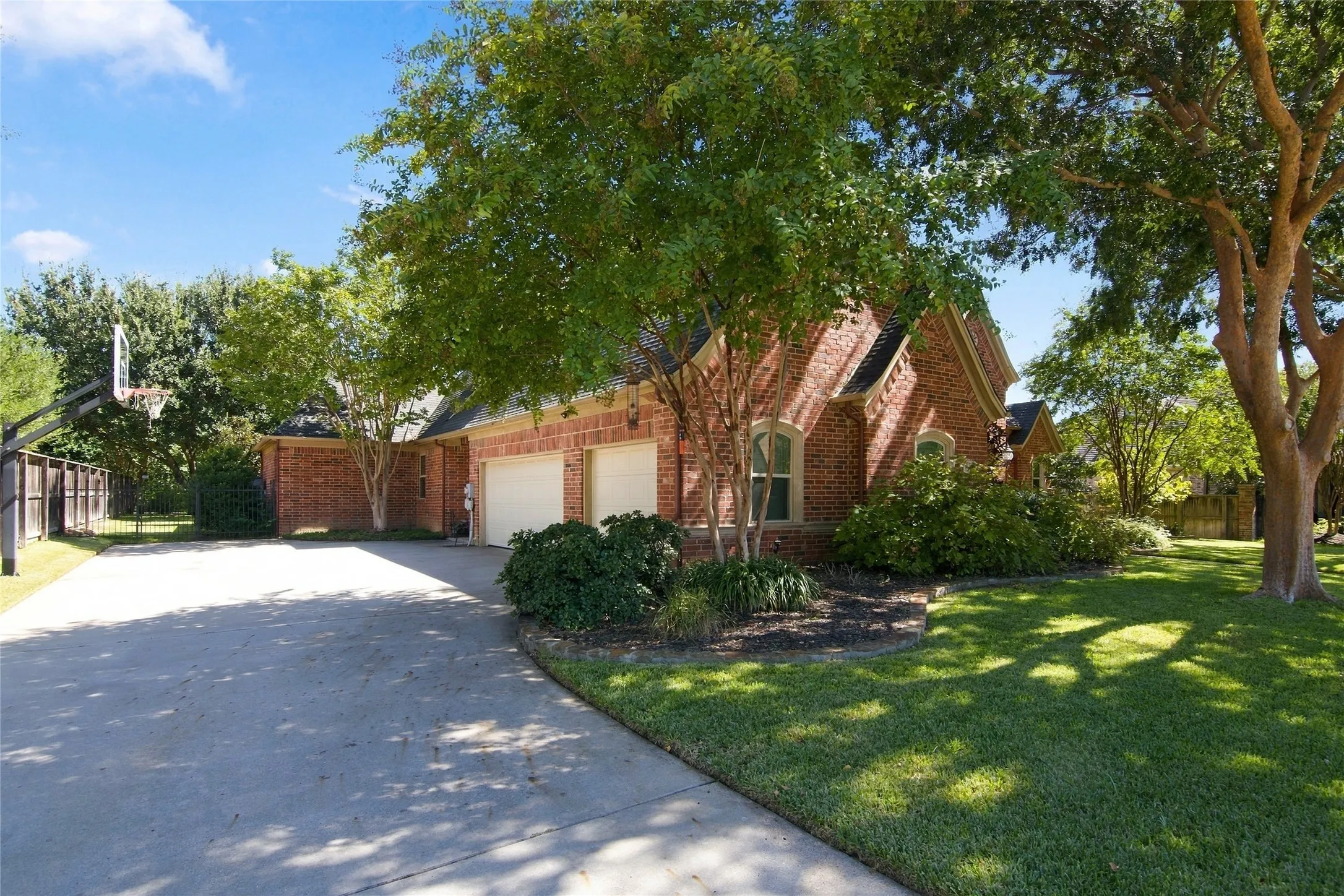 Single Family Residence For Sale in Tarrant County , 6505 Champion Way, Colleyville, Texas 76034, 4 Bedroom, 4 Bathroom, 3 Garage spaces, 4,129 Sqft, built in 1999, mls#21402076, Real Estate Agent in Colleyville, Homes For Sale in Tarrant county, Homes For Sale in Colleyville, Realtor in Colleyville Texas, Real Estate Brokerage Independent Realty Texas, Luminita Cordes Realtor
