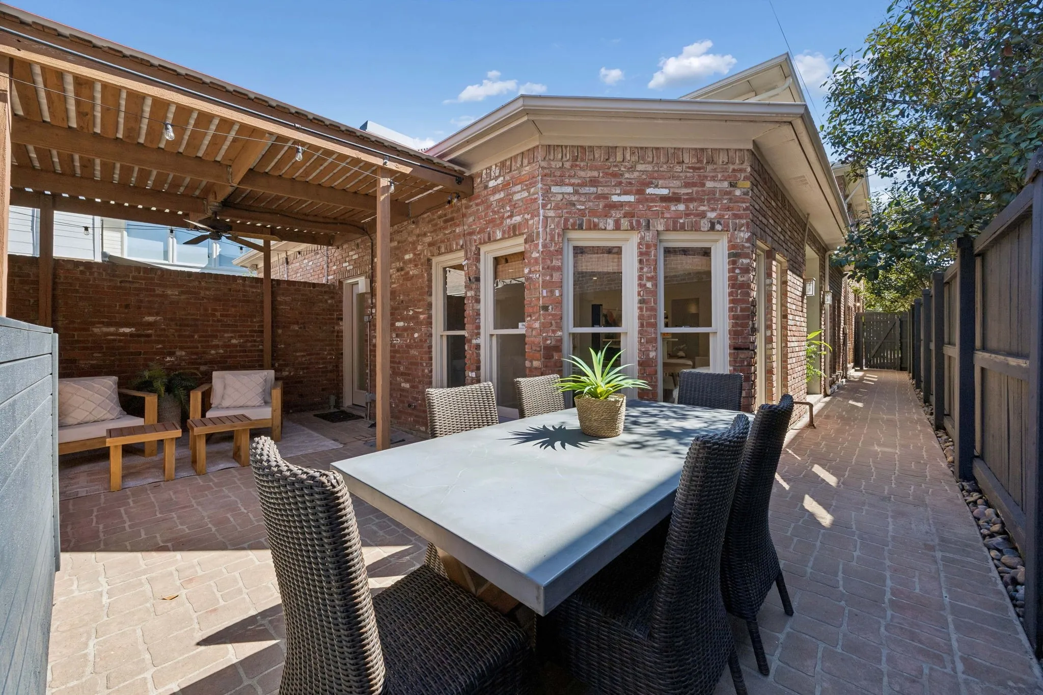 Single Family Residence For Sale in Dallas County , 3440 Granada Avenue, University Park, Texas 75205, 3 Bedroom, 3 Bathroom, 2 Garage spaces, 2,554 Sqft, built in 1984, mls#21399073, Real Estate Agent in University Park, Homes For Sale in Dallas county, Homes For Sale in University Park, Realtor in University Park Texas, Real Estate Brokerage Independent Realty Texas, Luminita Cordes Realtor