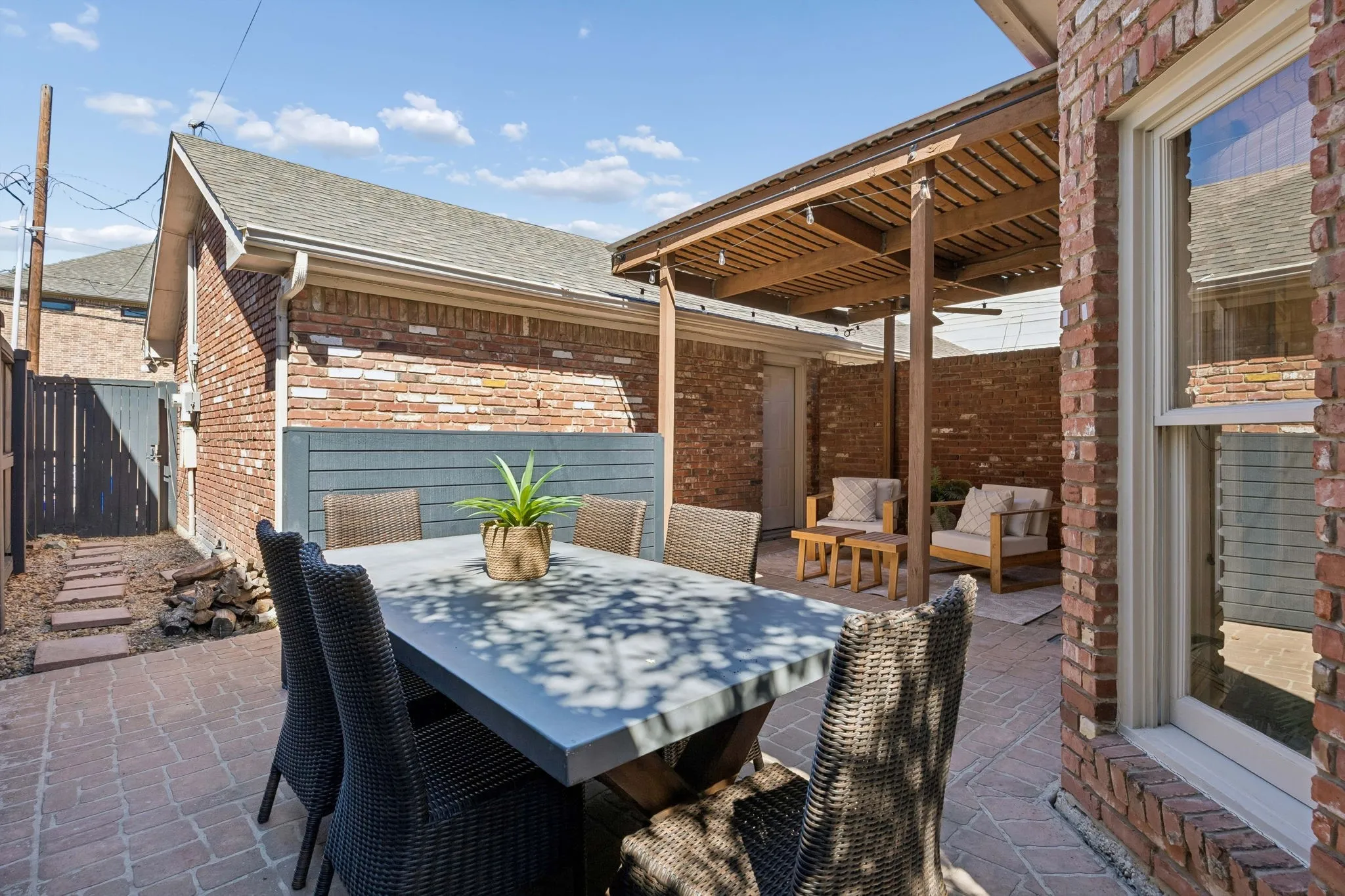 Single Family Residence For Sale in Dallas County , 3440 Granada Avenue, University Park, Texas 75205, 3 Bedroom, 3 Bathroom, 2 Garage spaces, 2,554 Sqft, built in 1984, mls#21399073, Real Estate Agent in University Park, Homes For Sale in Dallas county, Homes For Sale in University Park, Realtor in University Park Texas, Real Estate Brokerage Independent Realty Texas, Luminita Cordes Realtor