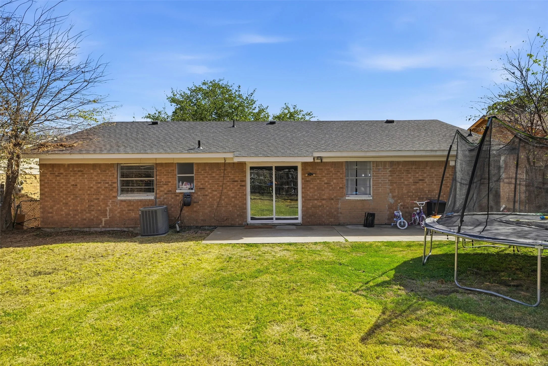 Single Family Residence For Sale in Dallas County , 1602 Pisces Street, Grand Prairie, Texas 75051, 4 Bedroom, 2 Bathroom, Garage spaces, 1,734 Sqft, built in 1972, mls#21405602, Real Estate Agent in Grand Prairie, Homes For Sale in Dallas county, Homes For Sale in Grand Prairie, Realtor in Grand Prairie Texas, Real Estate Brokerage Independent Realty Texas, Luminita Cordes Realtor