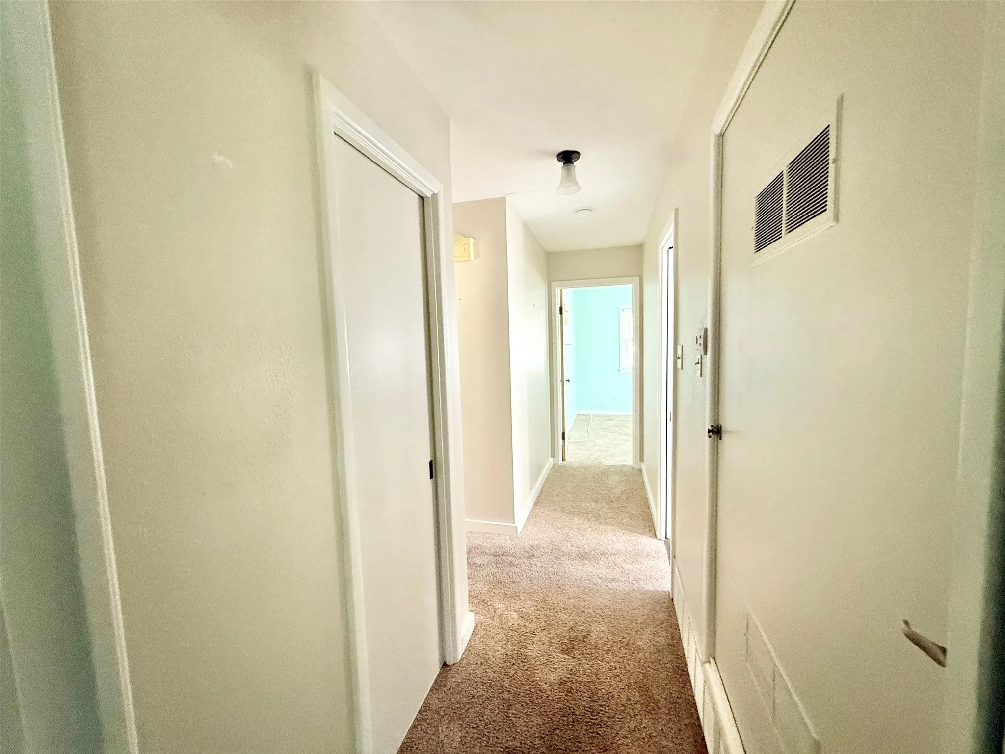Single Family Residence For Sale in Taylor County , 2102 Ballinger Street, Abilene, Texas 79605, 2 Bedroom, 1 Bathroom, 1 Garage spaces, 1,077 Sqft, built in 1955, mls#21406634, Real Estate Agent in Abilene, Homes For Sale in Taylor county, Homes For Sale in Abilene, Realtor in Abilene Texas, Real Estate Brokerage Independent Realty Texas, Luminita Cordes Realtor