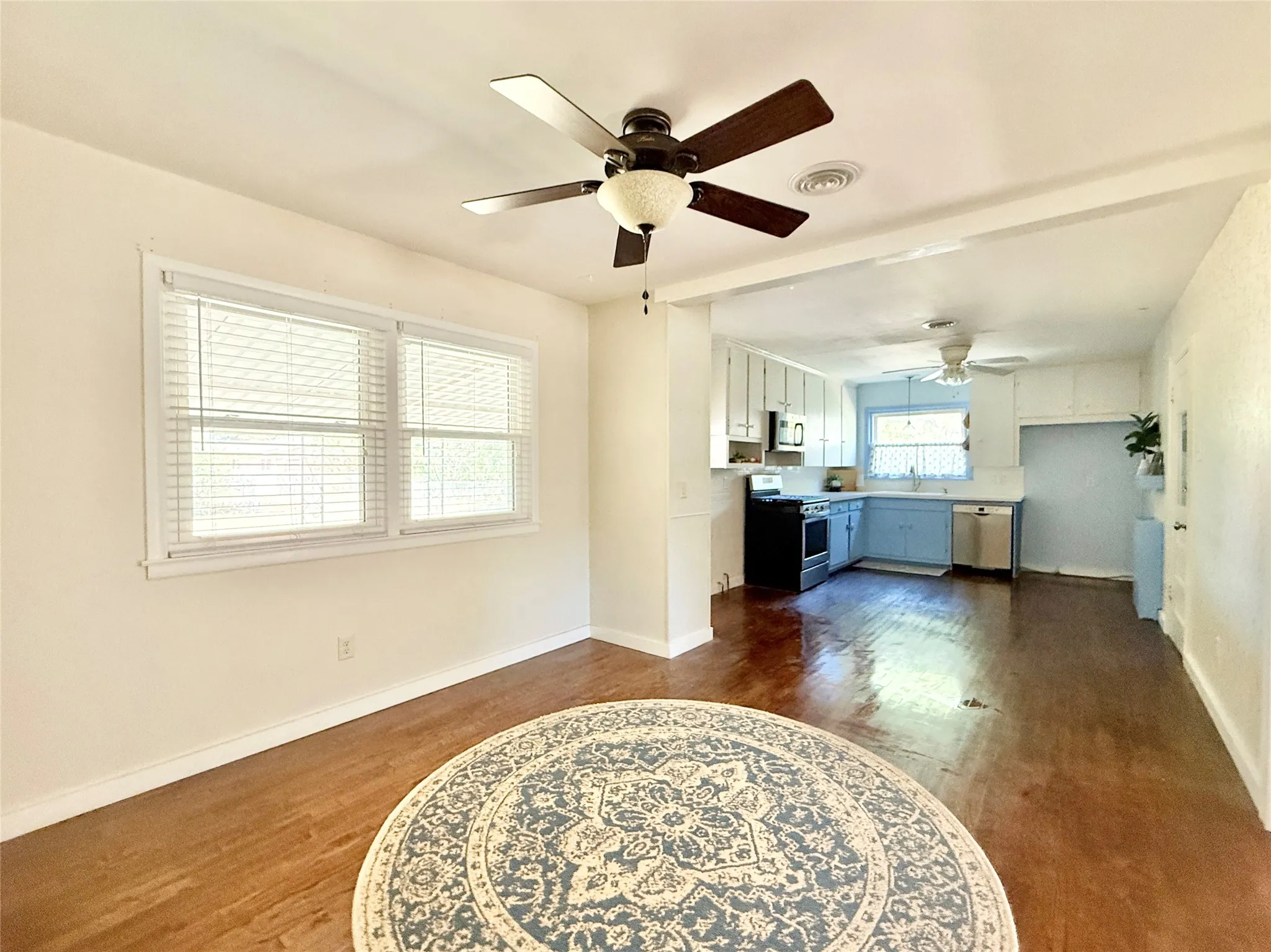 Single Family Residence For Sale in Taylor County , 2102 Ballinger Street, Abilene, Texas 79605, 2 Bedroom, 1 Bathroom, 1 Garage spaces, 1,077 Sqft, built in 1955, mls#21406634, Real Estate Agent in Abilene, Homes For Sale in Taylor county, Homes For Sale in Abilene, Realtor in Abilene Texas, Real Estate Brokerage Independent Realty Texas, Luminita Cordes Realtor